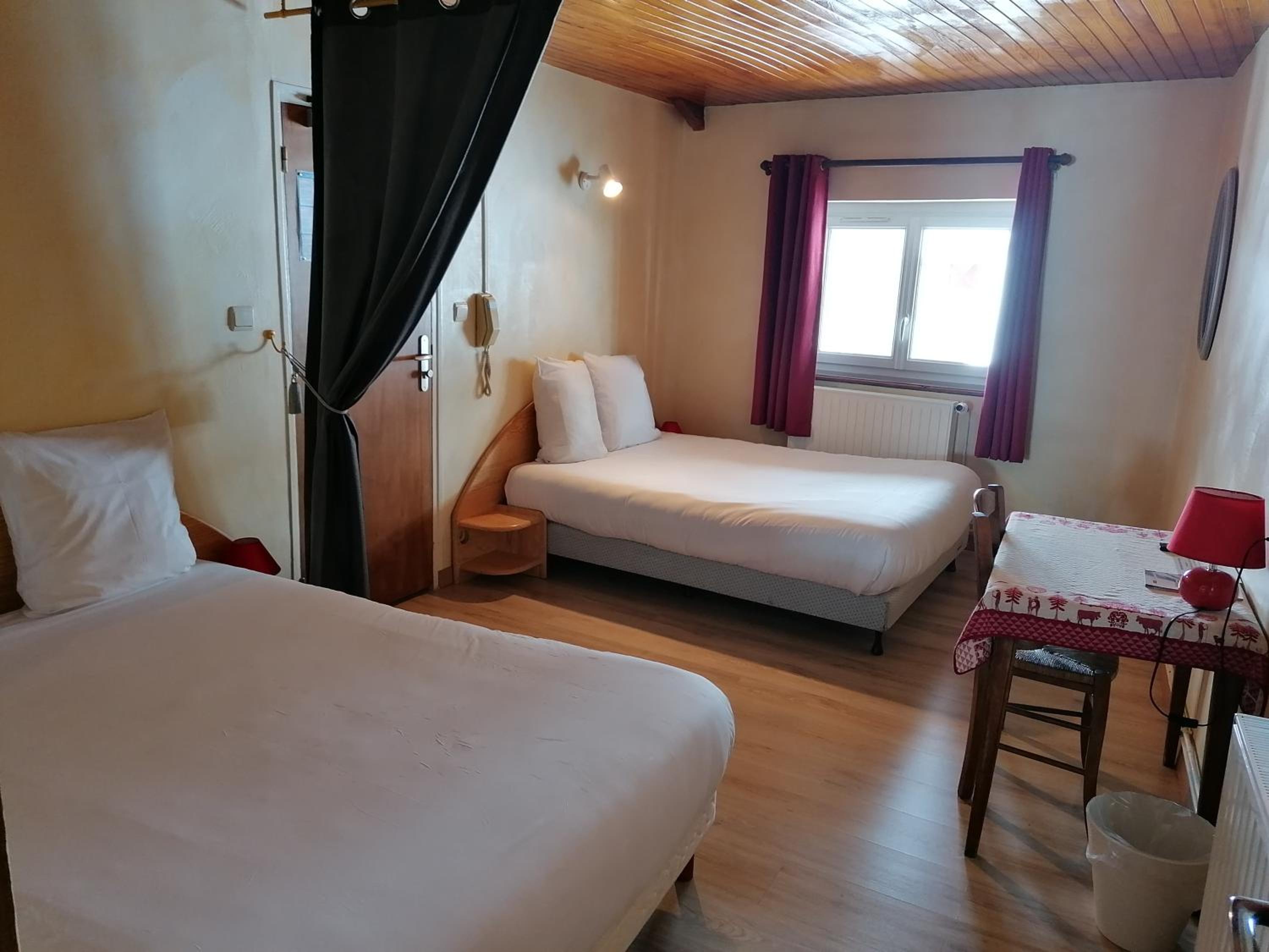 Quadruple Room with Bath photo 2