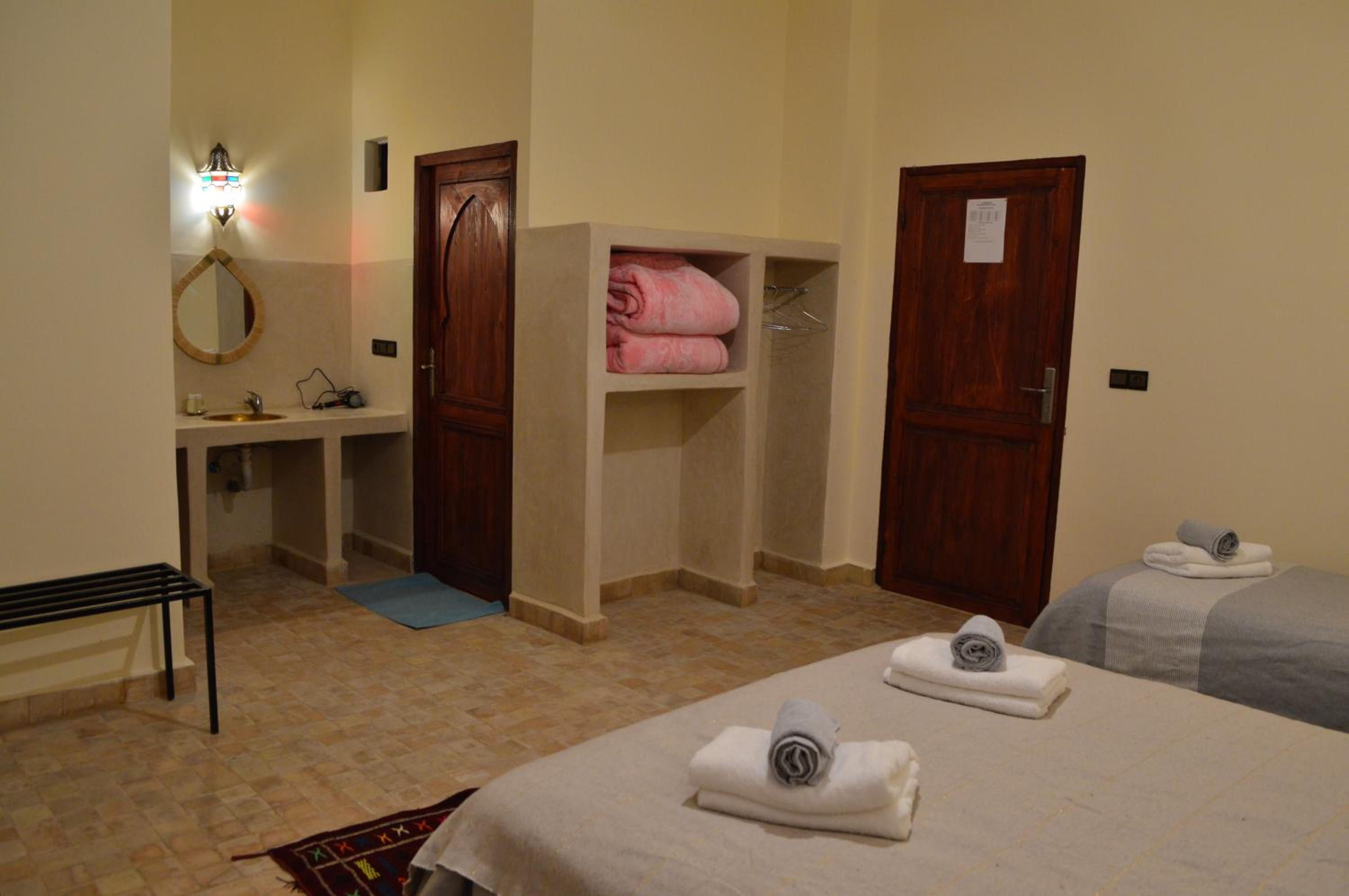Triple Room with Pool View - Photo 1