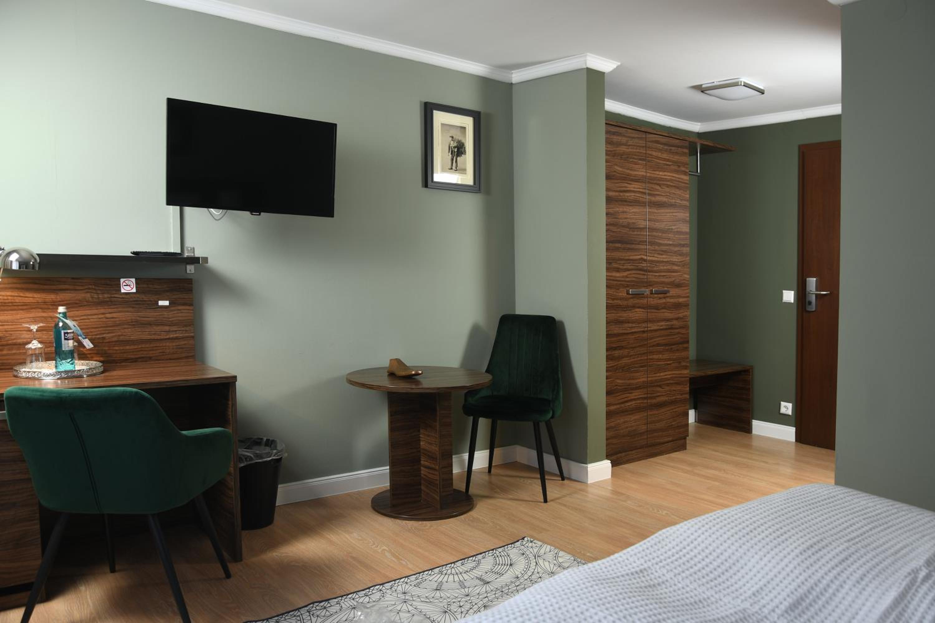Double Room - Photo 6