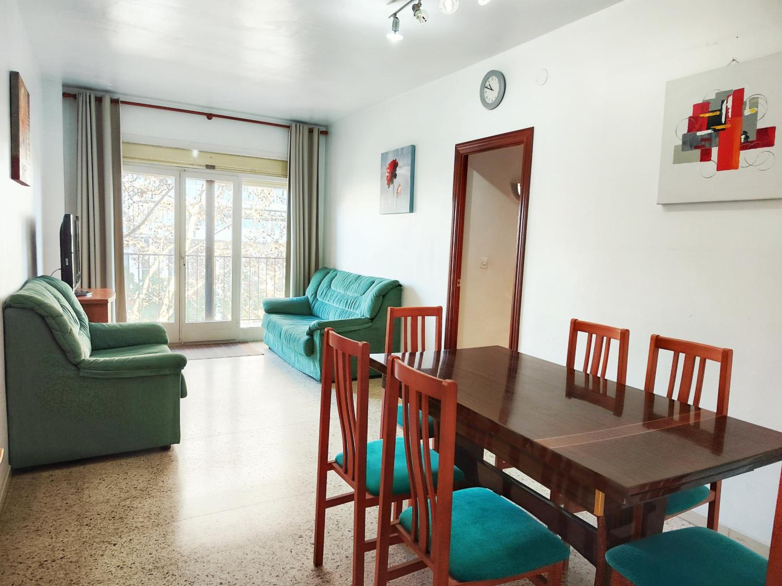 Apartamento con Balcón