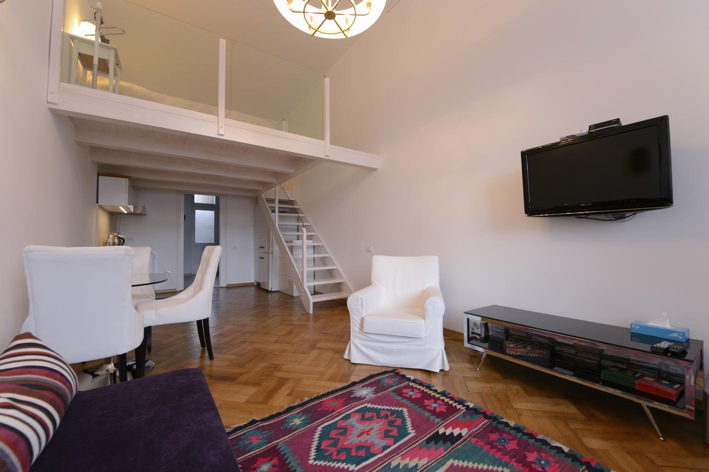 Loft-type Studio with Balcony - Photo 35