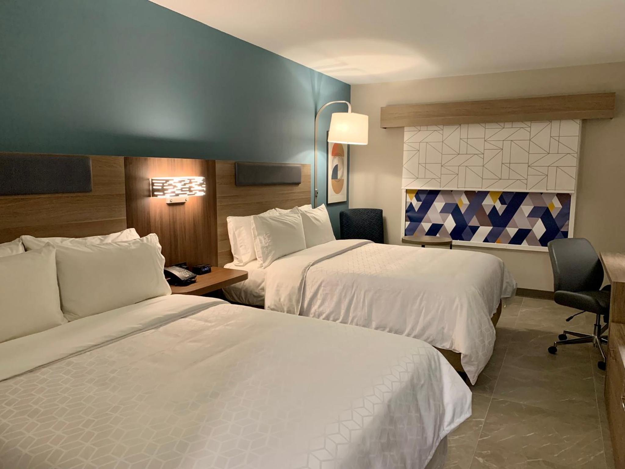 Standard Room with Two Queen Beds - Photo 2