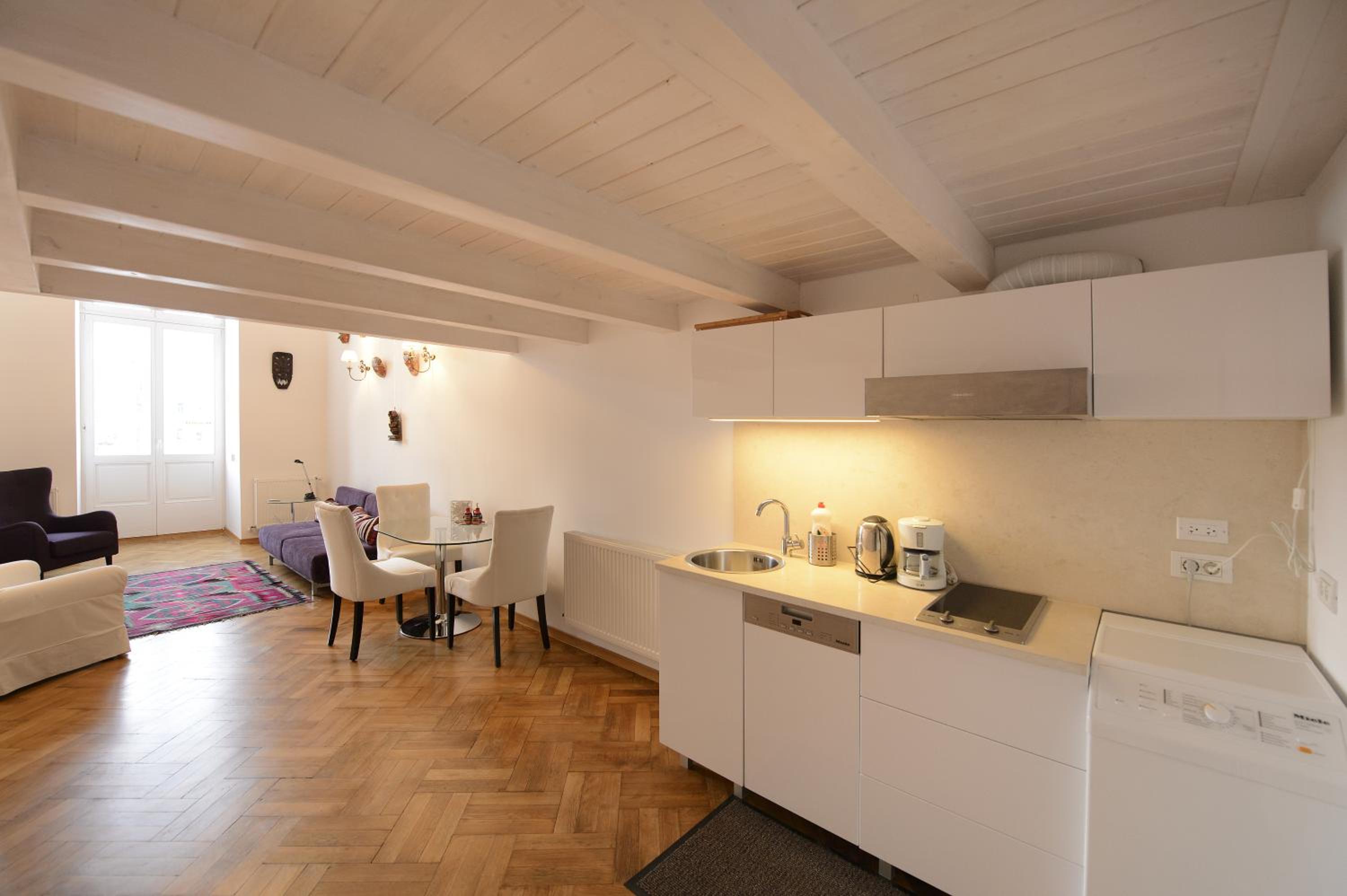 Loft-type Studio with Balcony - Photo 36
