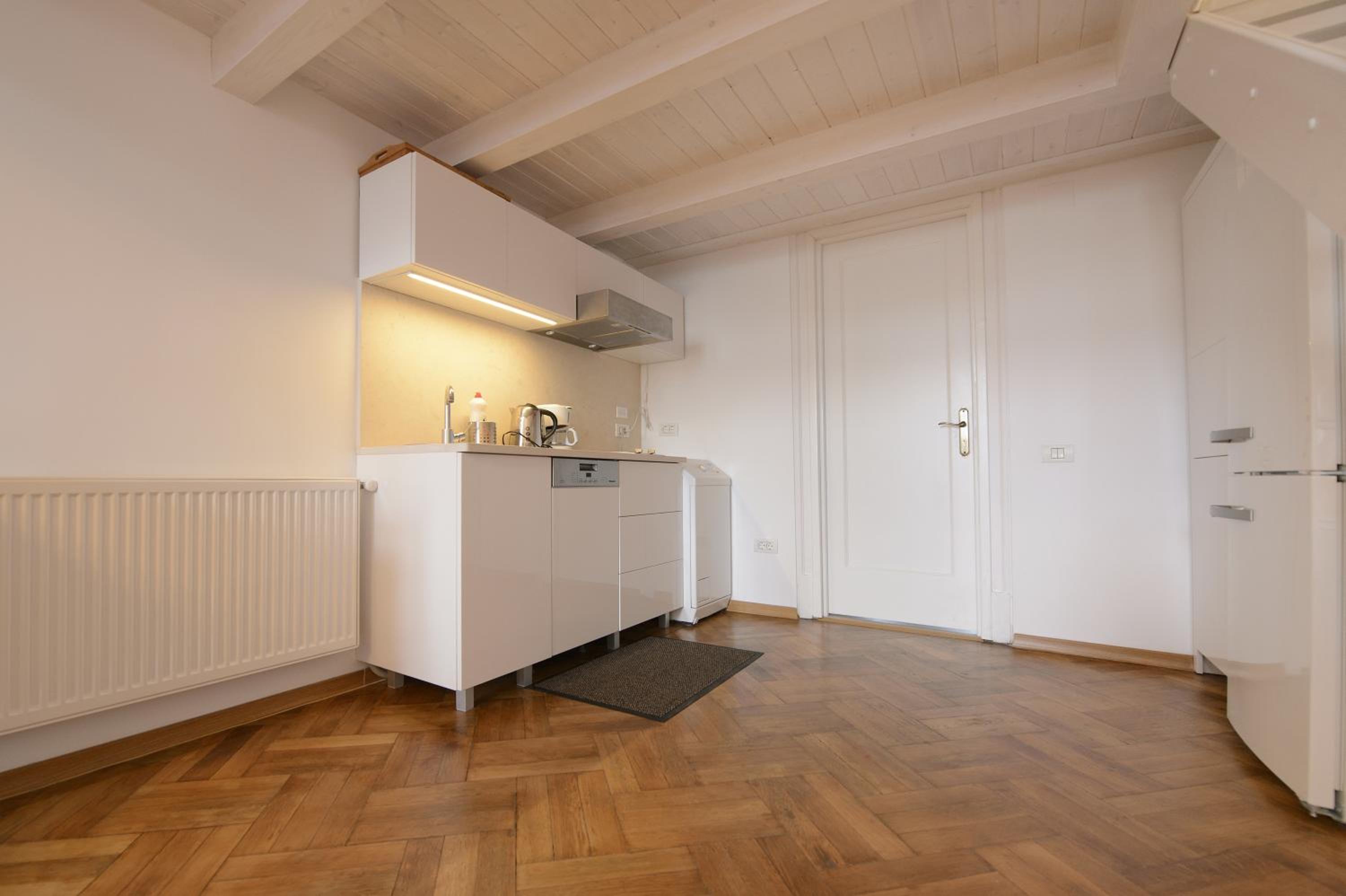 Loft-type Studio with Balcony - Photo 5