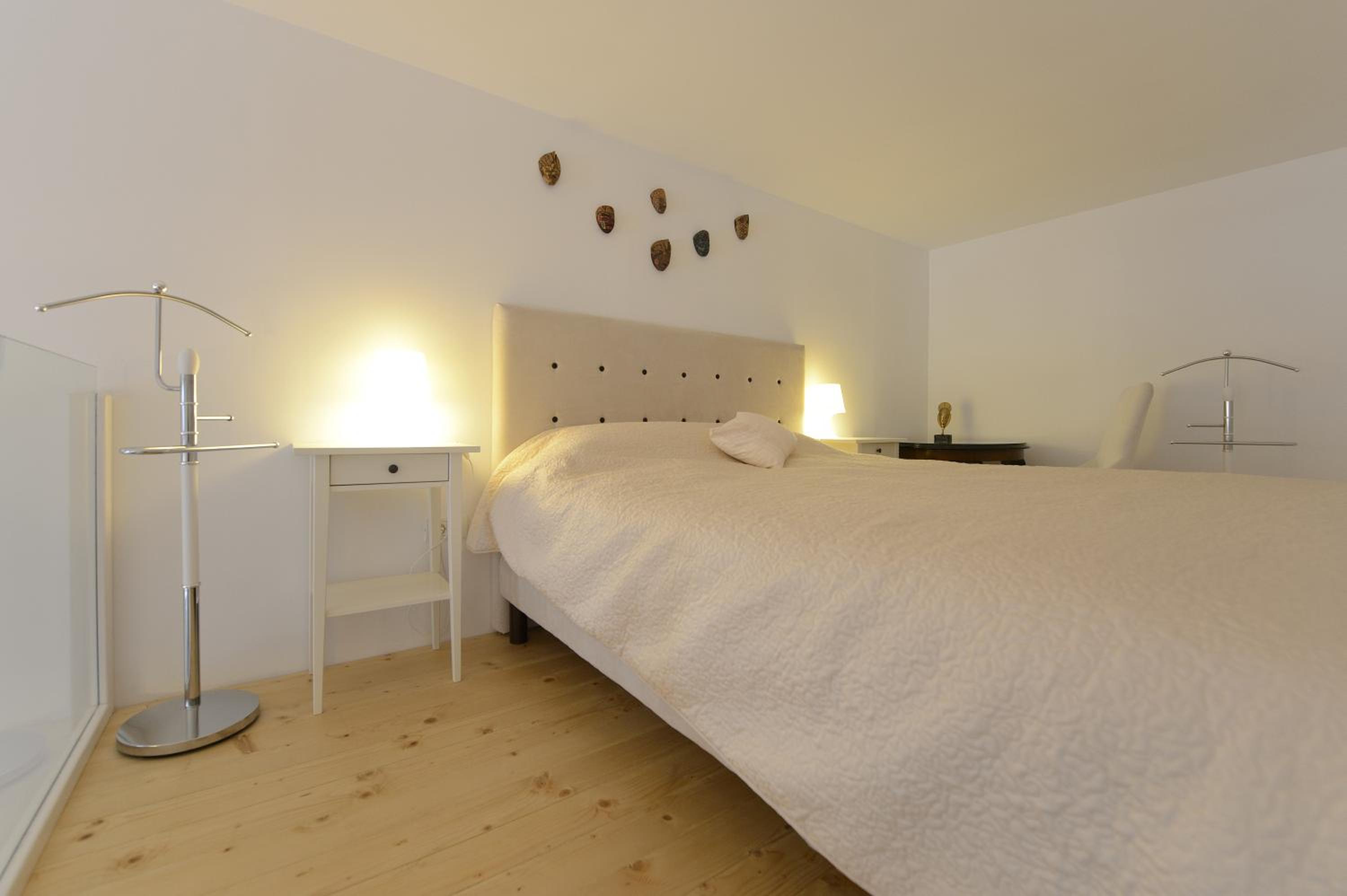 Loft-type Studio with Balcony - Photo 3