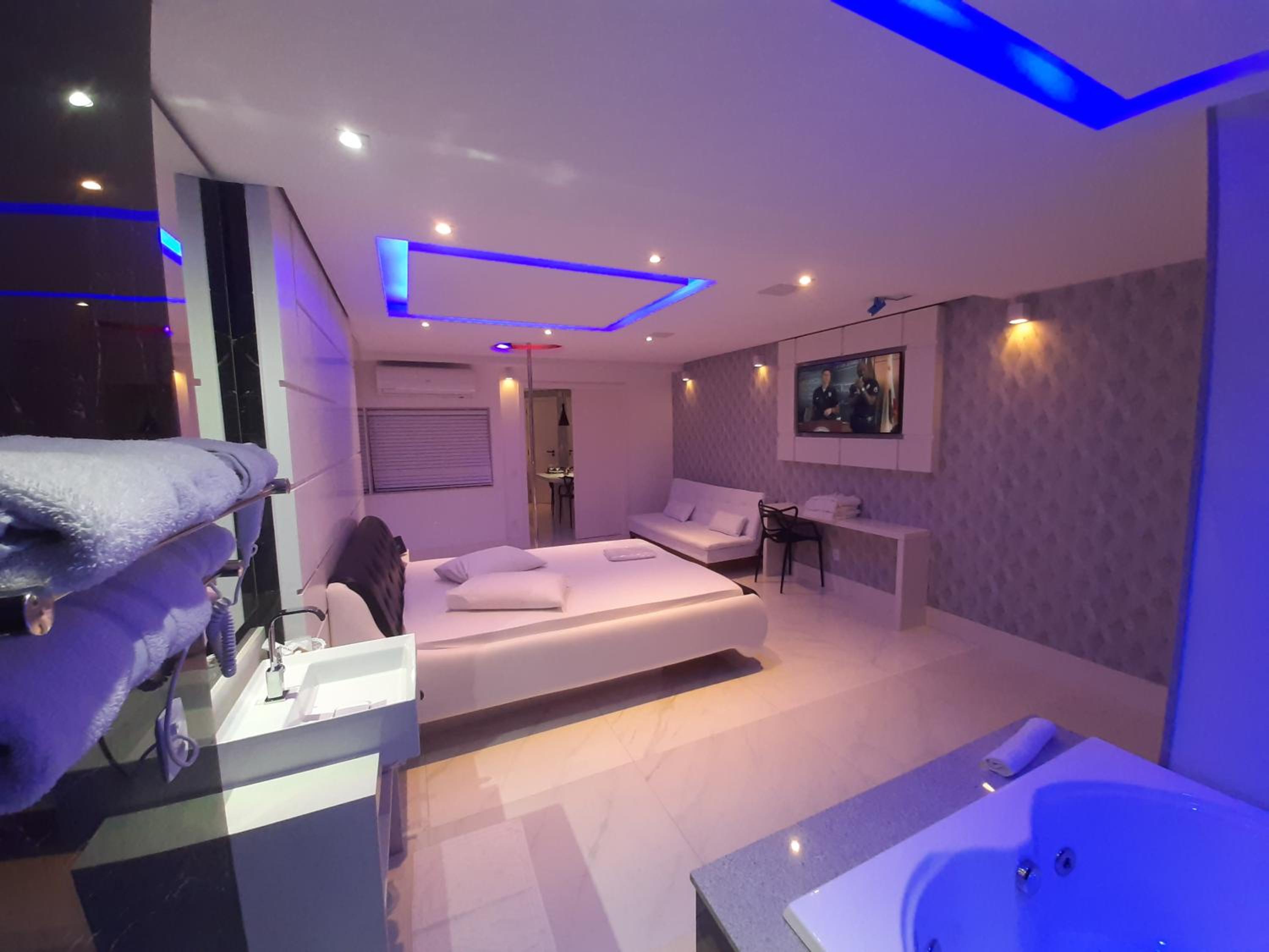 Superior Suite - Photo 13