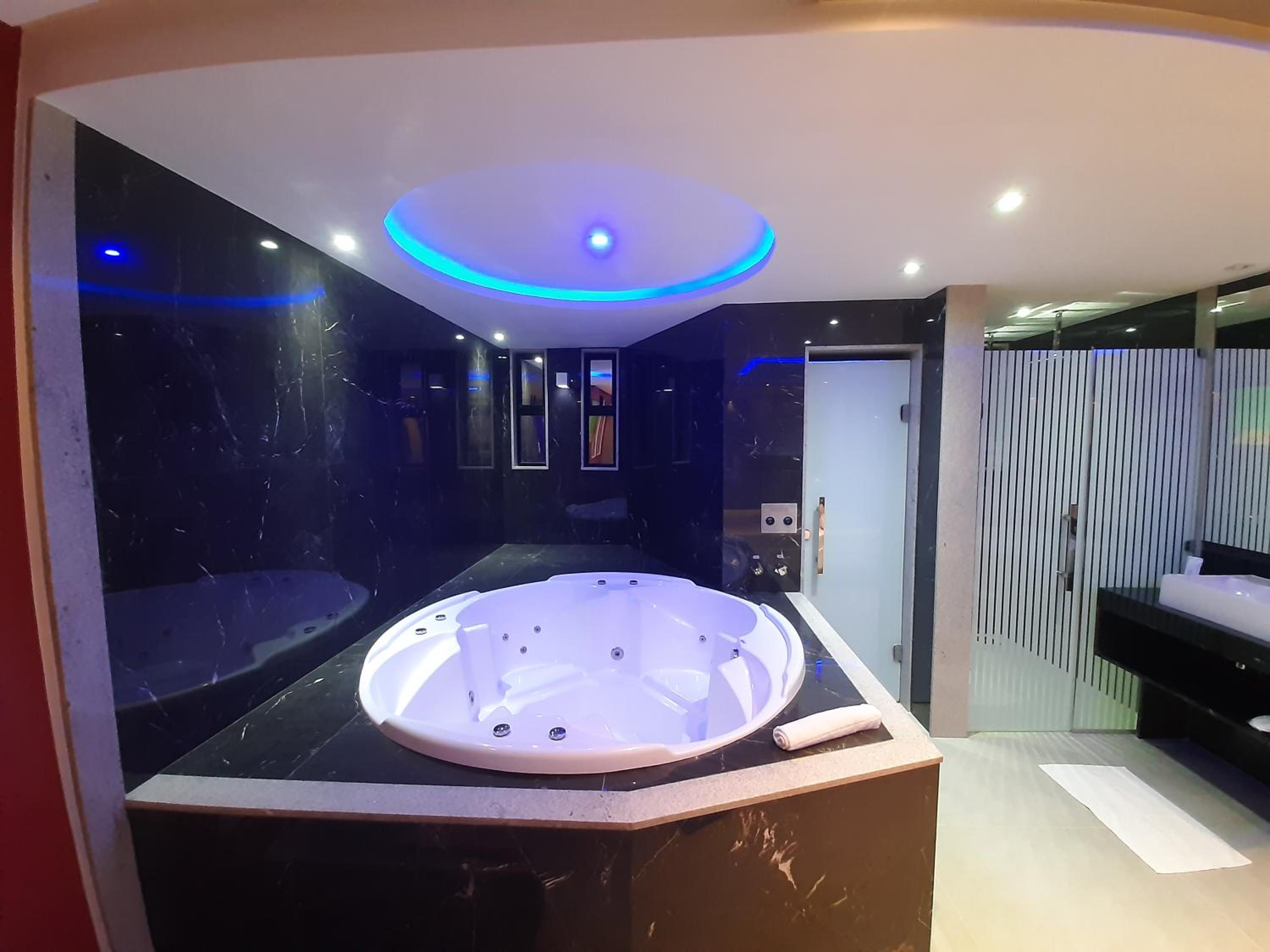 Superior Suite - Photo 6
