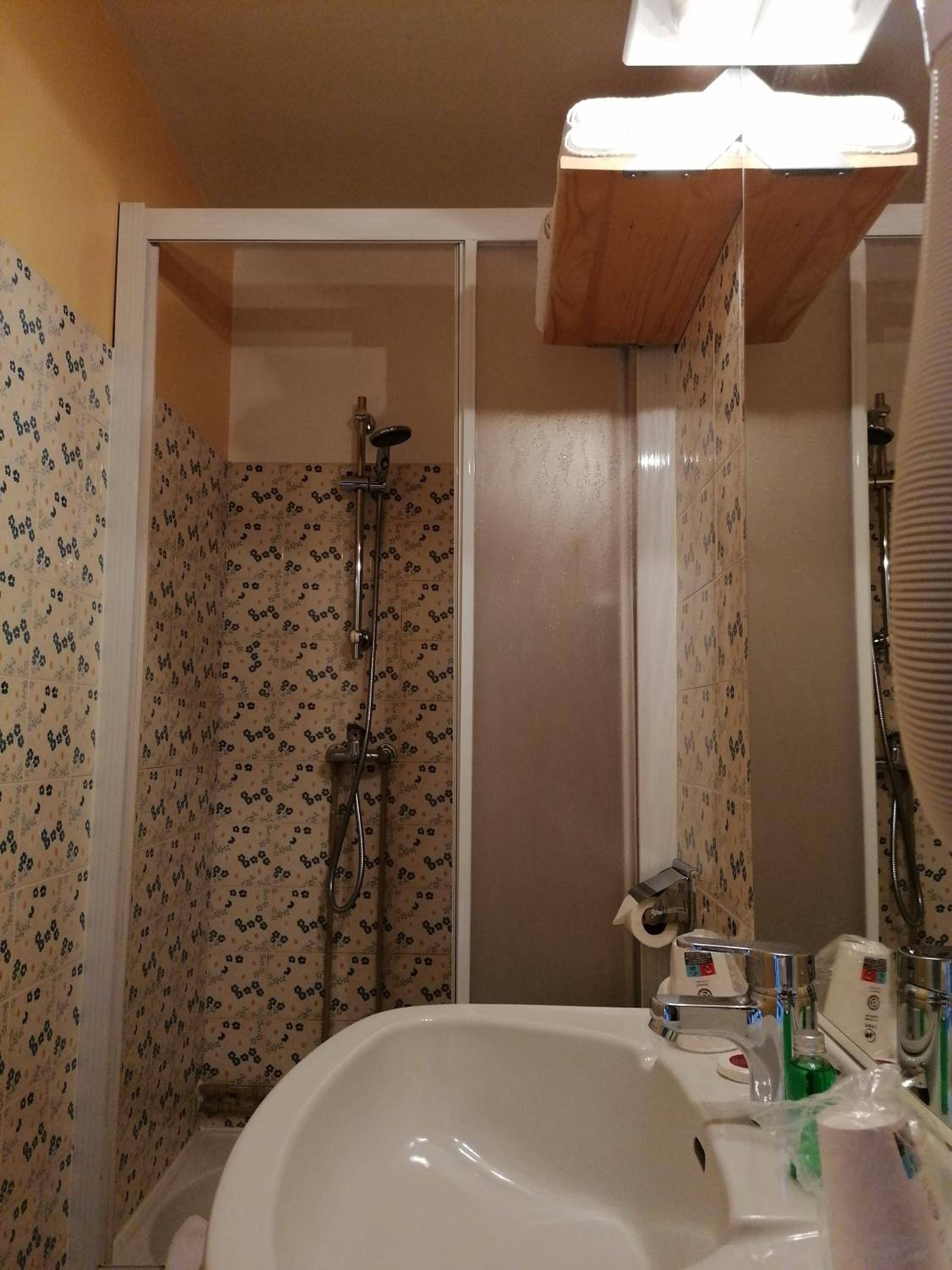 Standard Twin Room photo 2