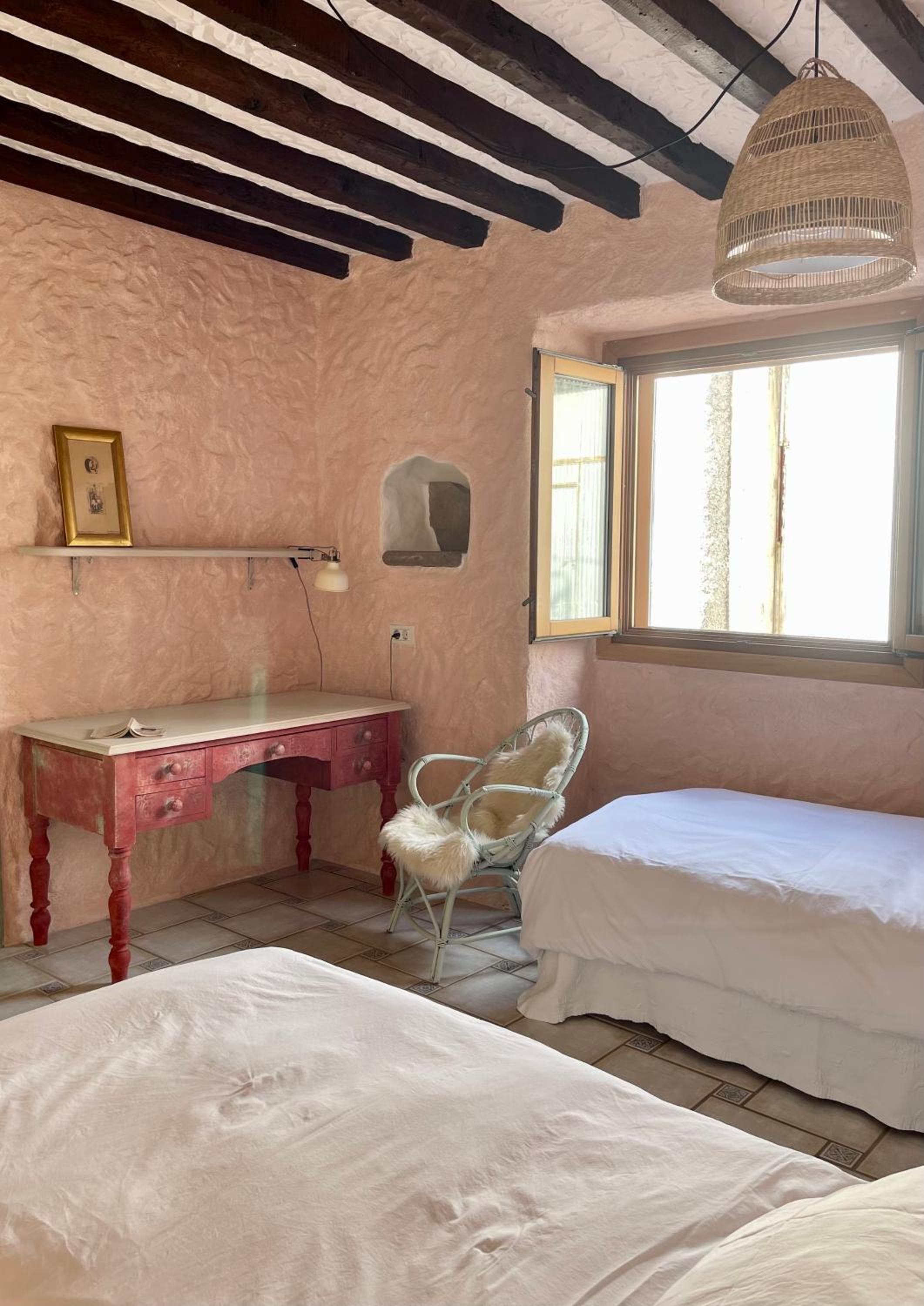 Standard Twin Room with Shared Bathroom photo 3
