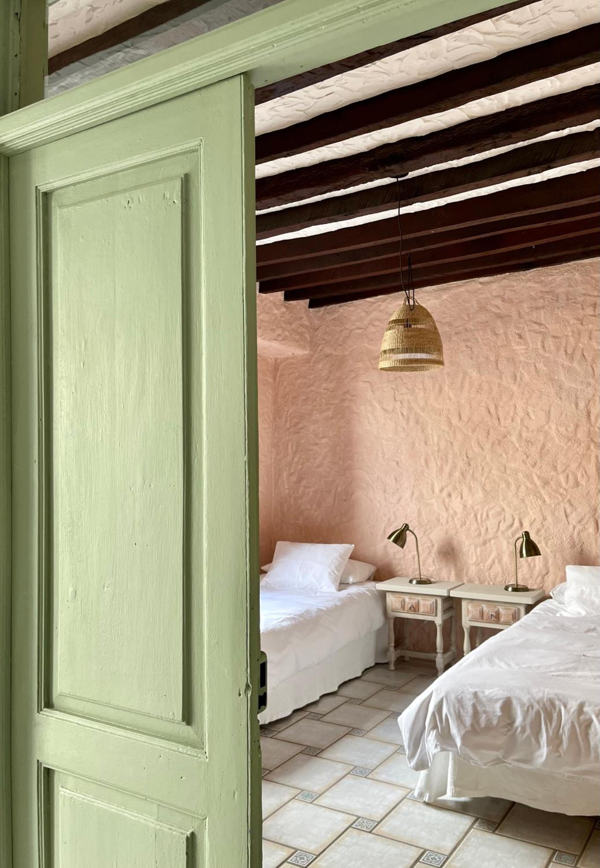 Habitación Estándar con Dos Camas y Baño Compartido
