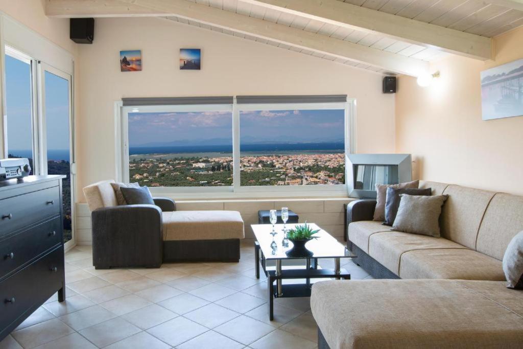 Villa com Piscina Privada