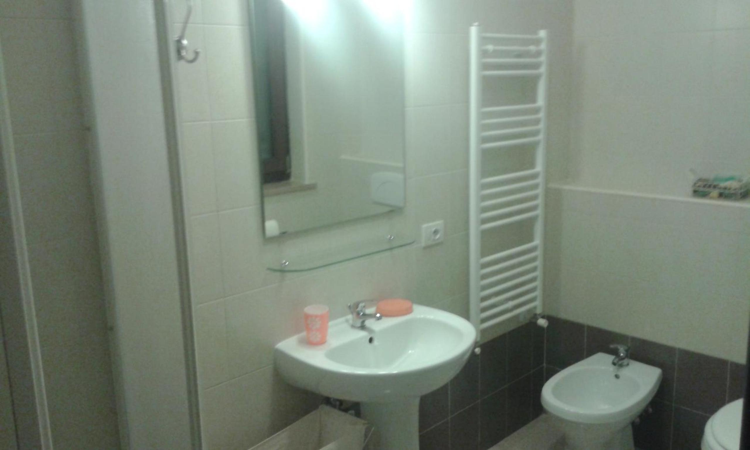 Double Room - Photo 7