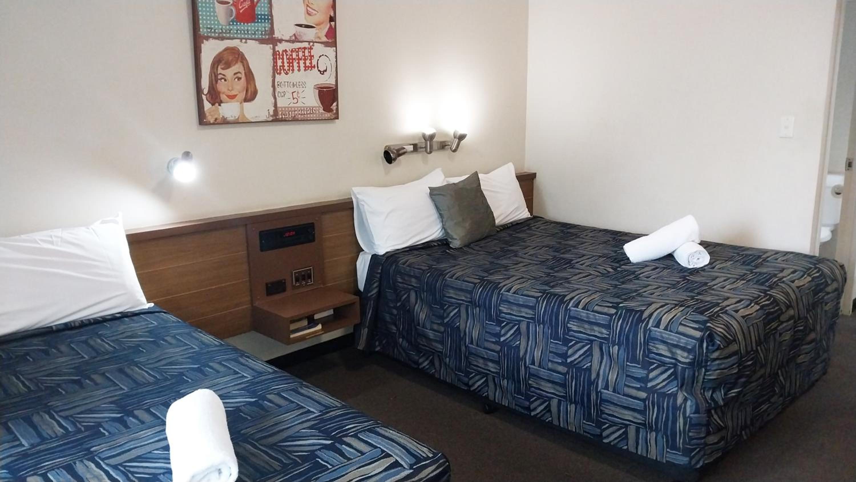Executive Twin Room - Photo 11