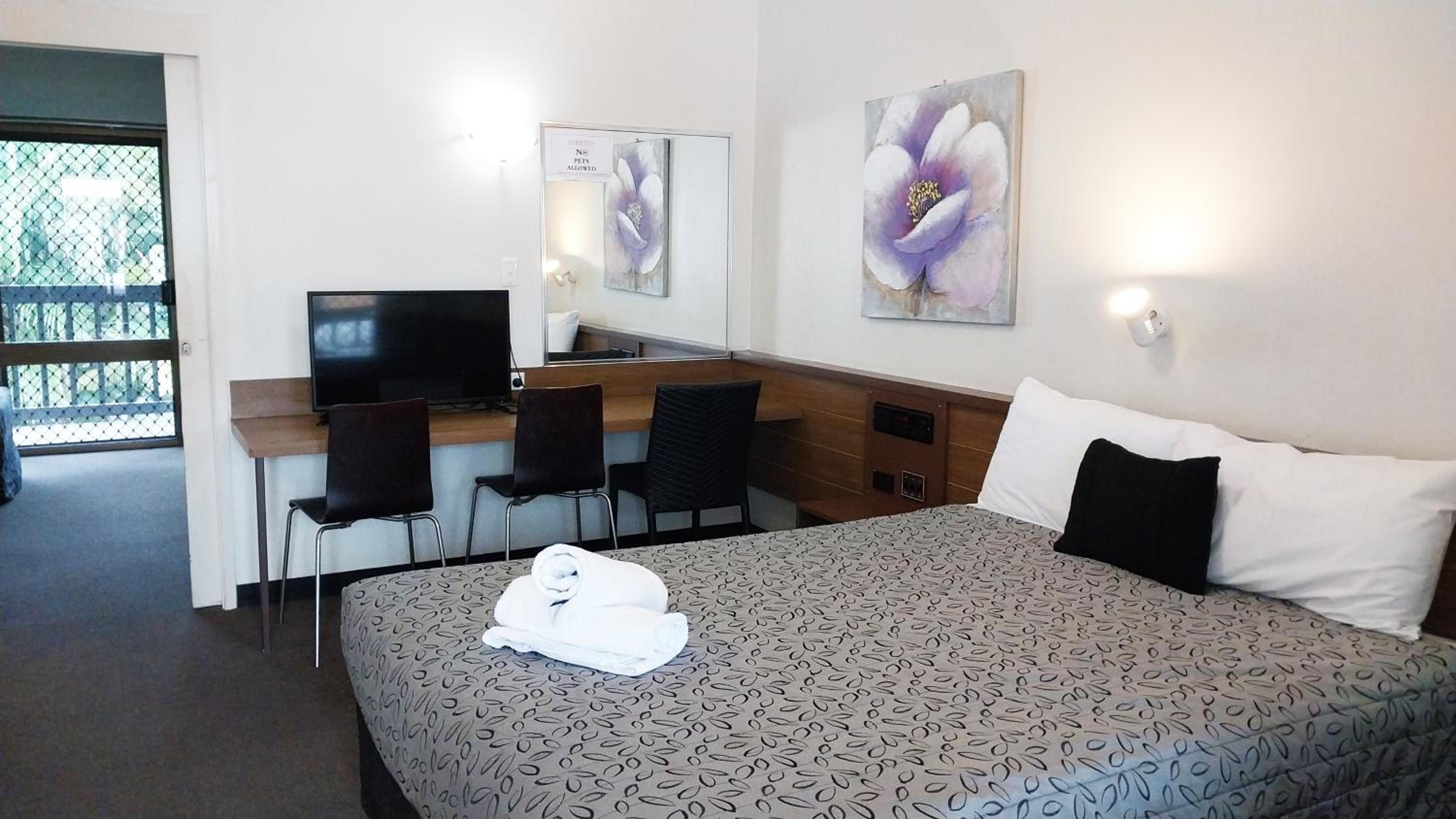 Two-Bedroom Family Suite with Terrace - Photo 4