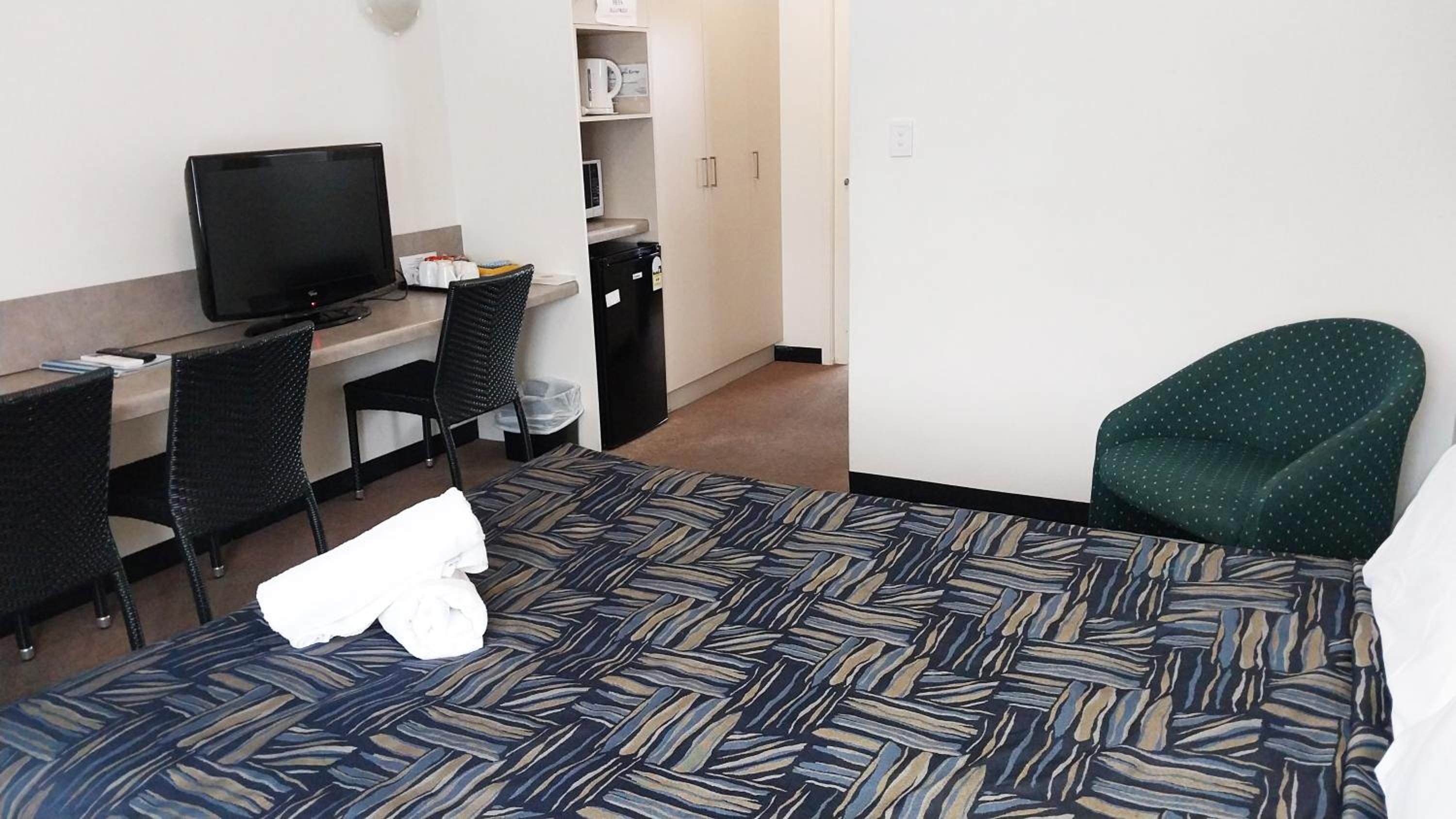 Two-Bedroom Family Suite with Terrace - Photo 5