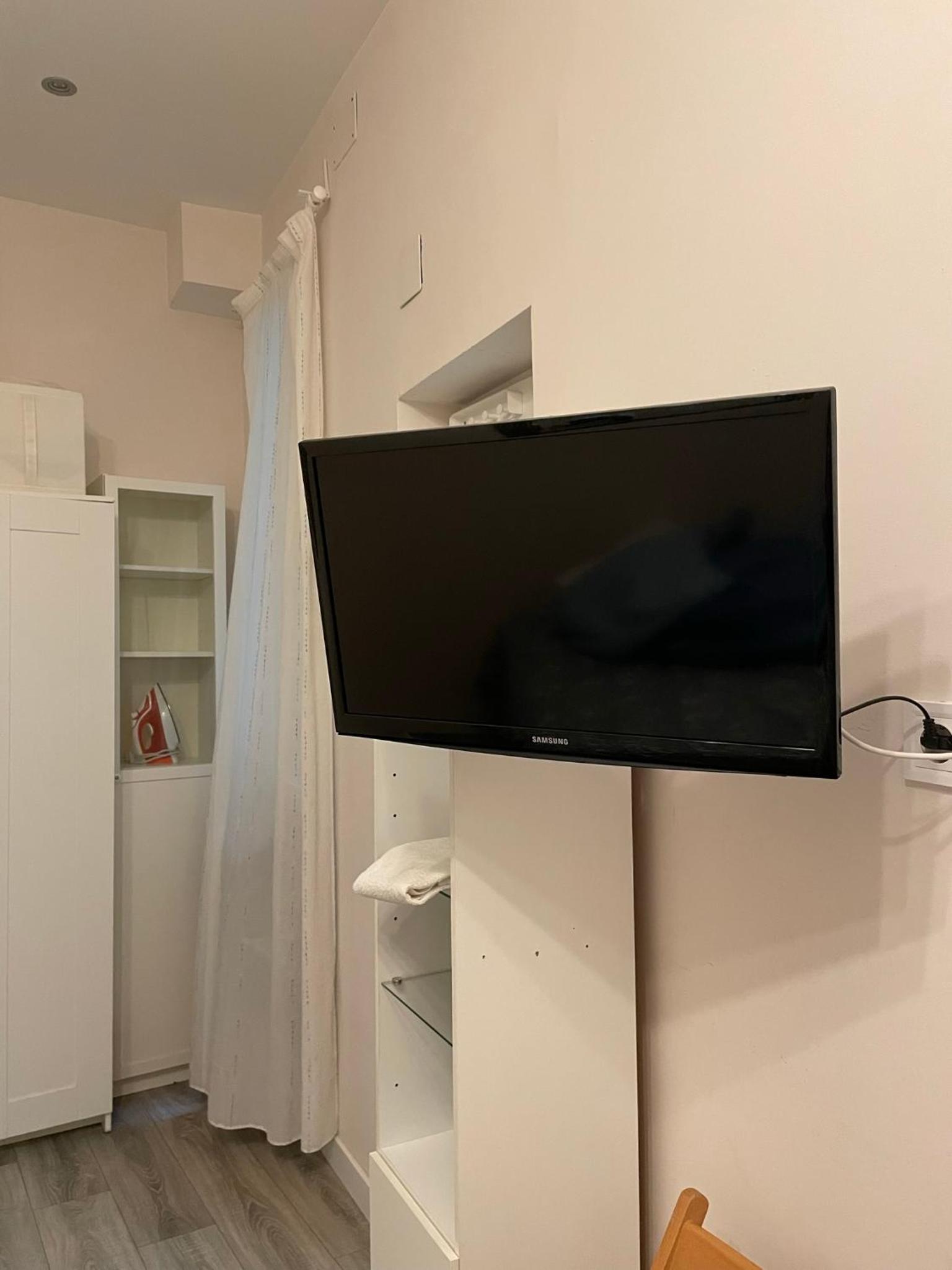 One-Bedroom Apartment photo 3