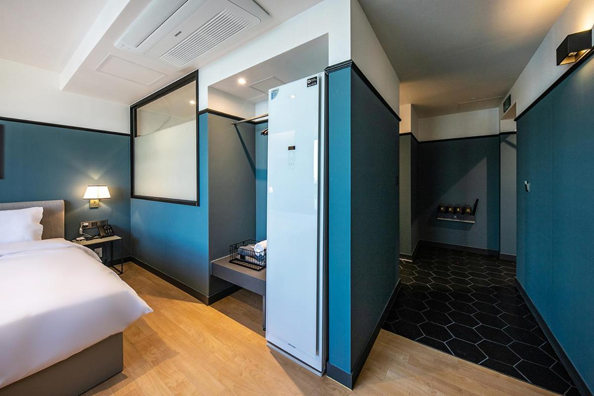 Deluxe Double Room with Sea View - Photo 5
