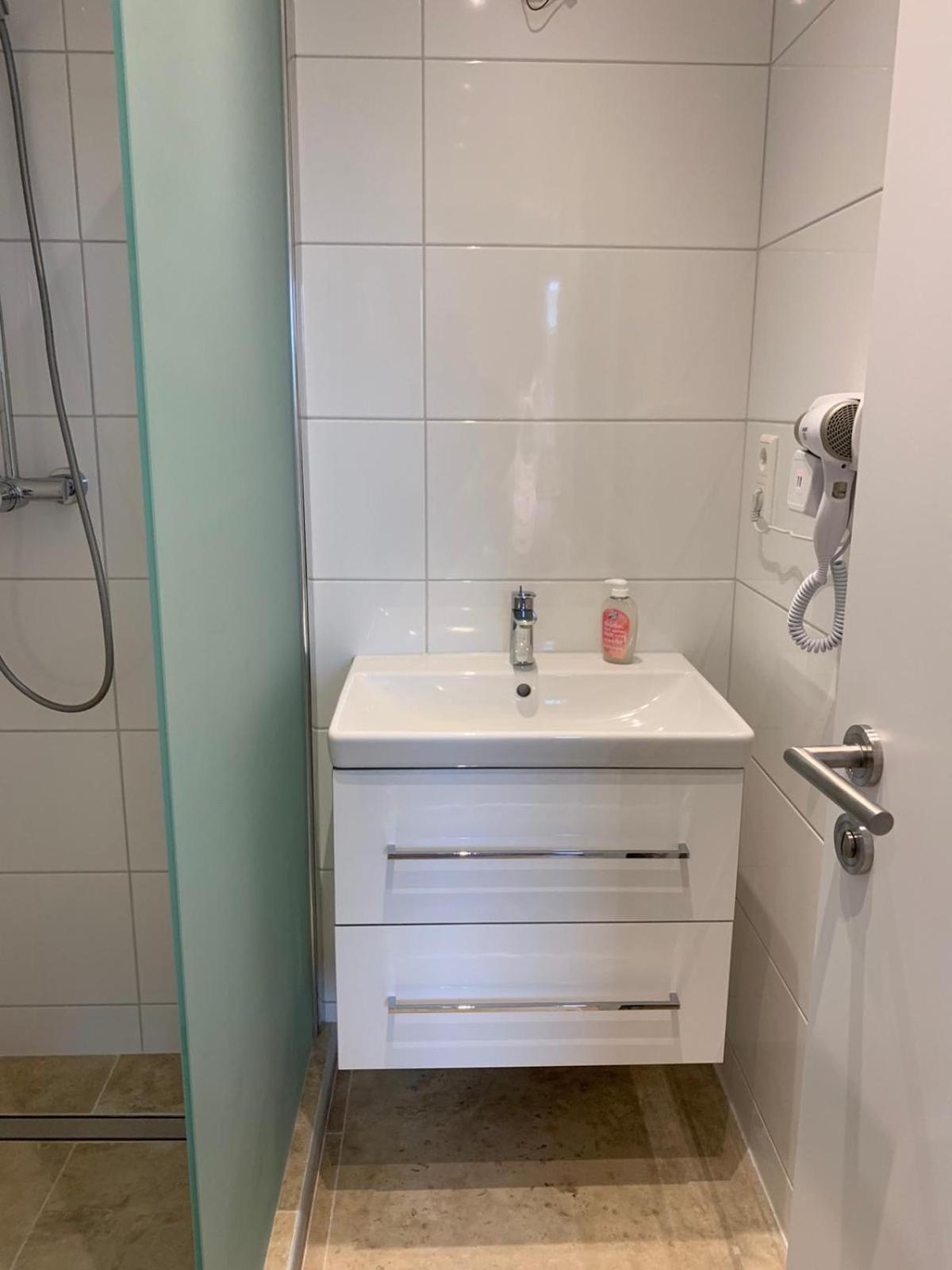 Triple Room with Bathroom - Photo 11