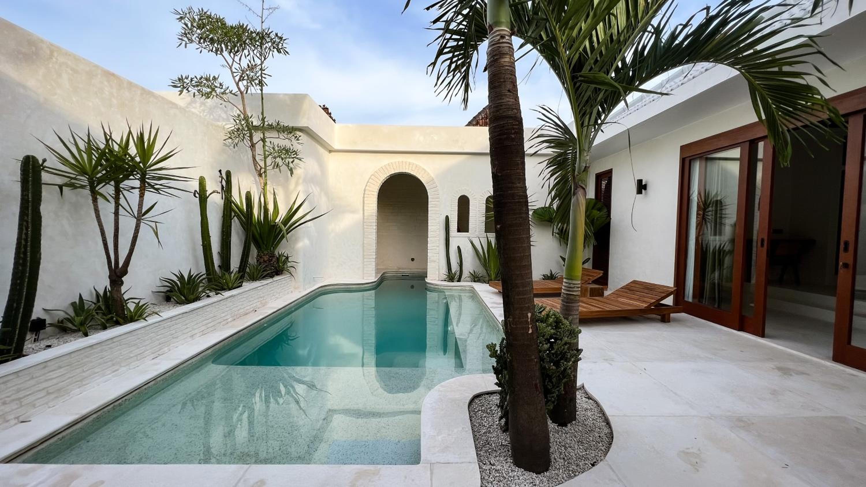 Villa with Private Pool - Photo 26