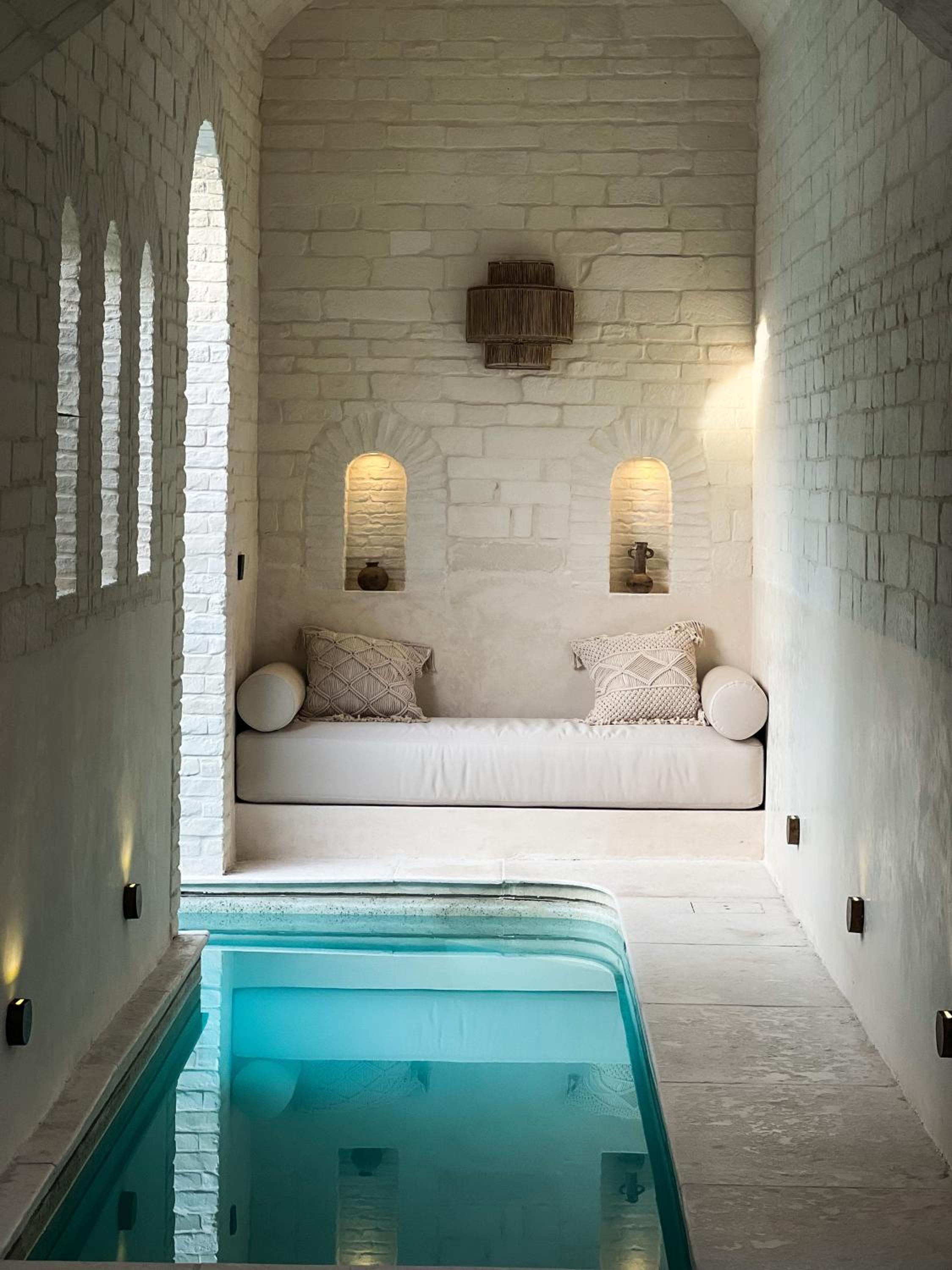 Villa with Private Pool - Photo 13