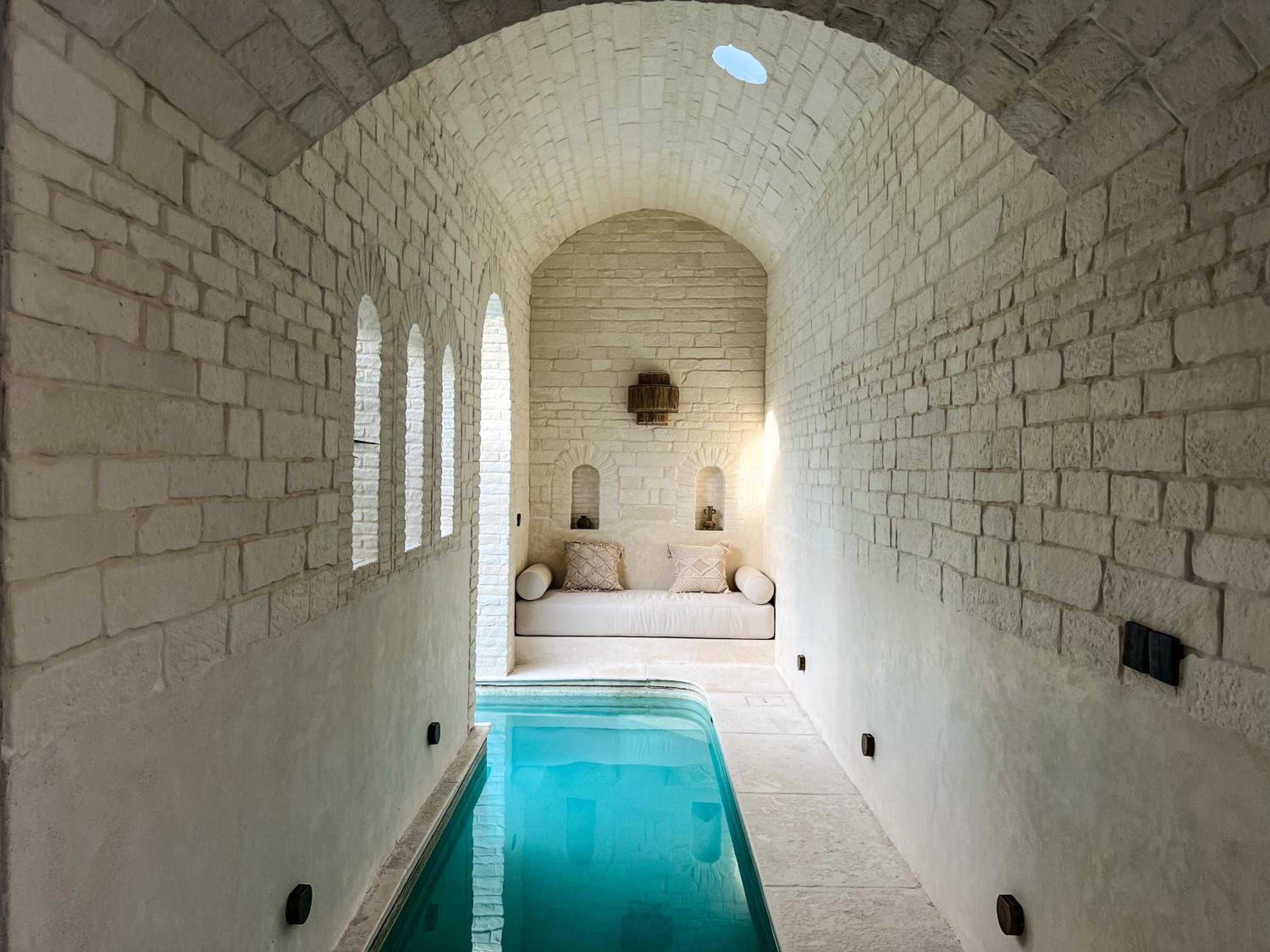 Villa with Private Pool - Photo 30
