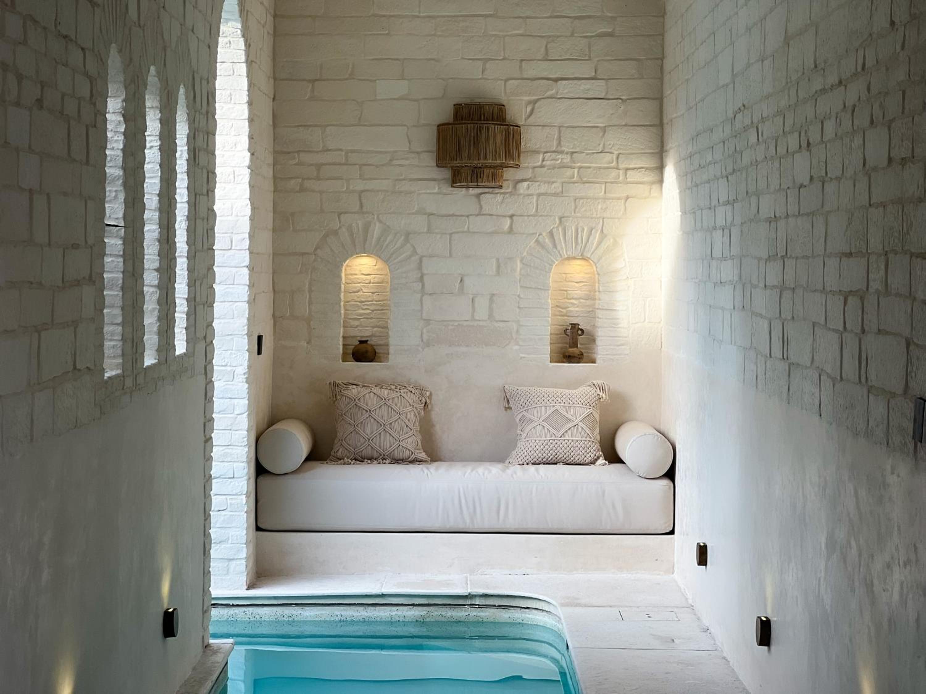Villa with Private Pool - Photo 11