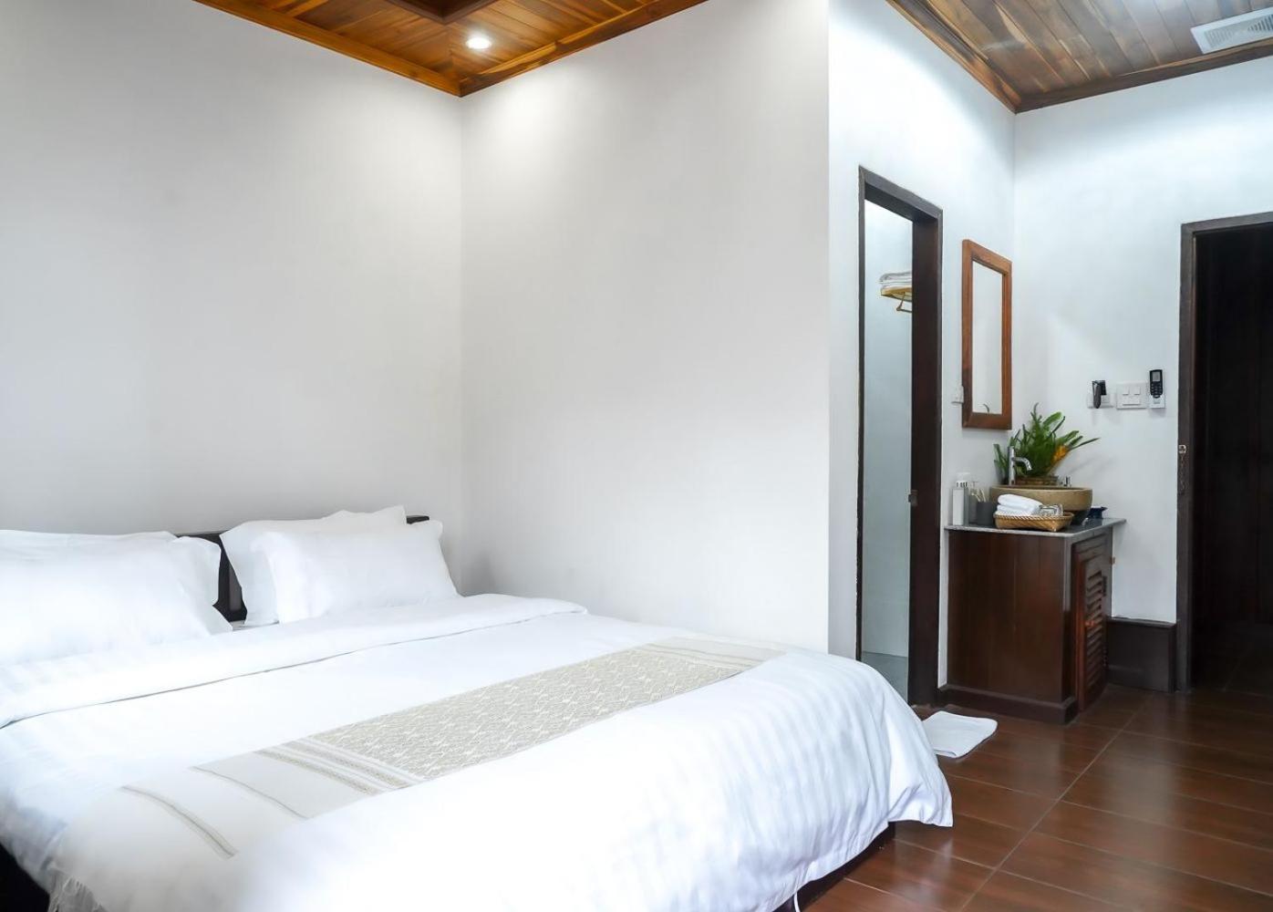 Deluxe King Room - Photo 1