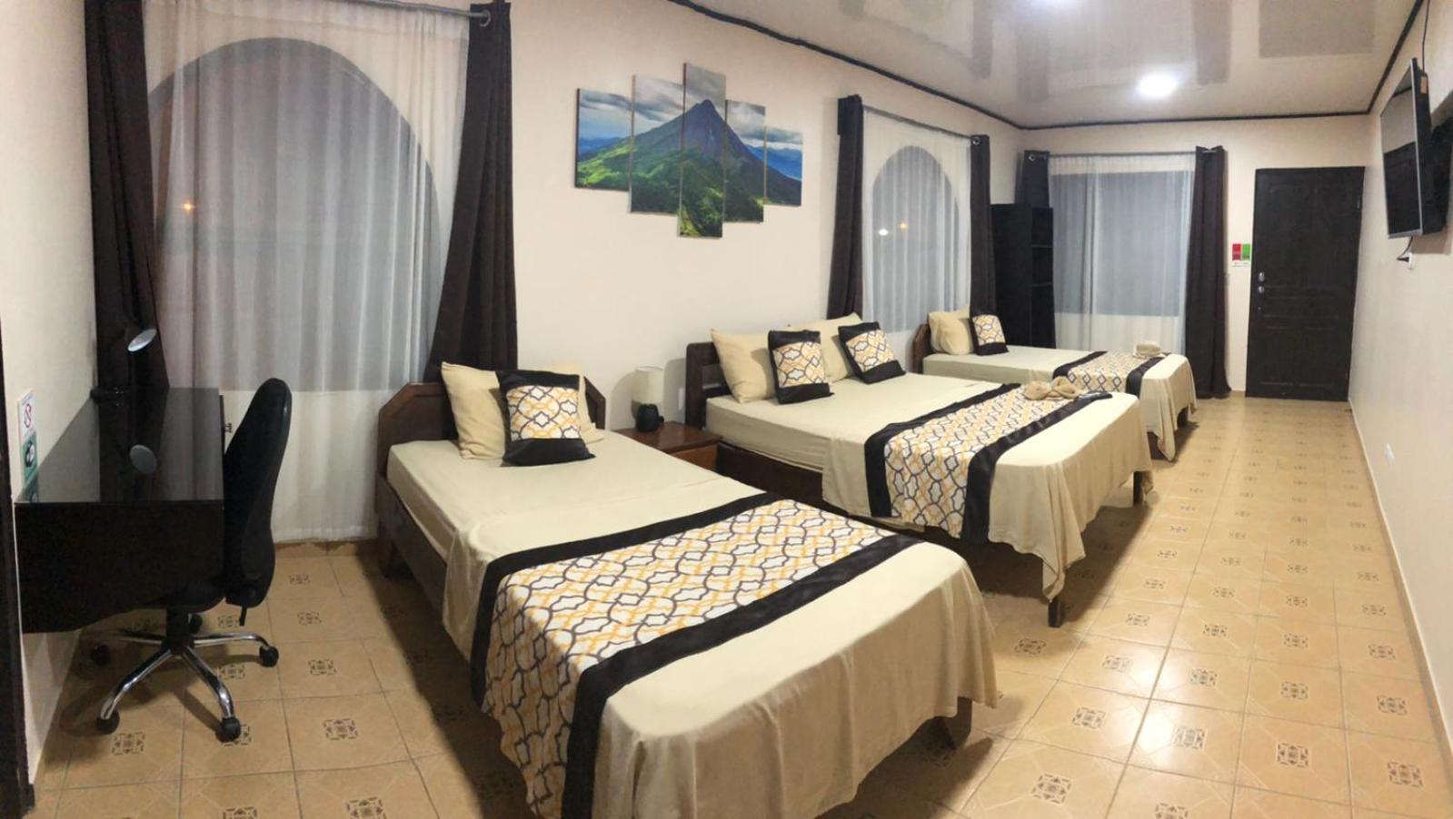 Basic Triple Room photo 2