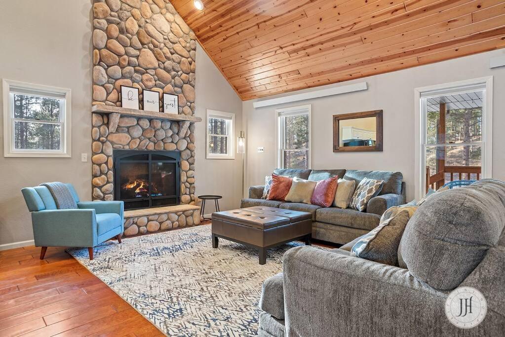 Five-Bedroom House photo 1