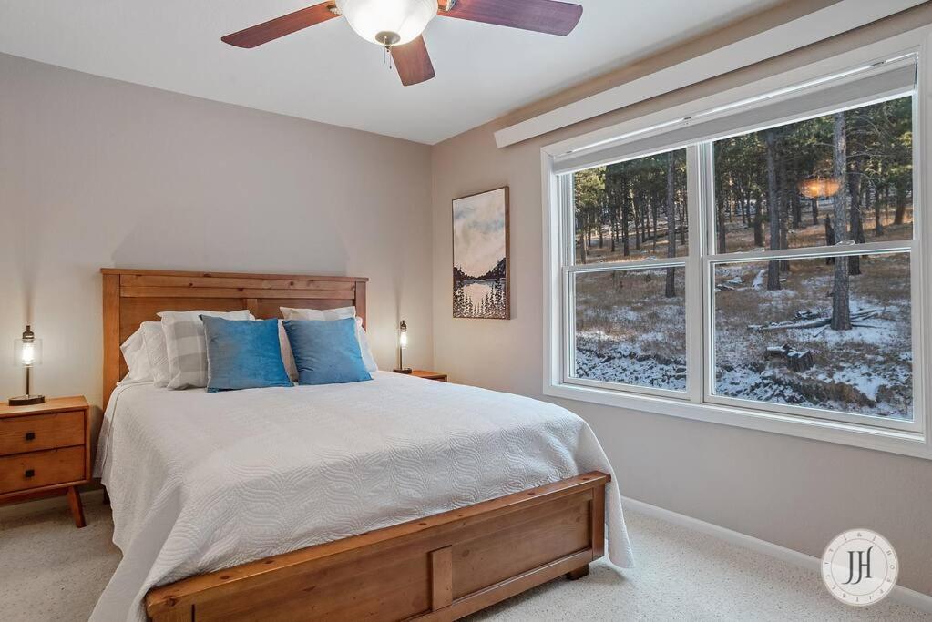 Five-Bedroom House photo 2