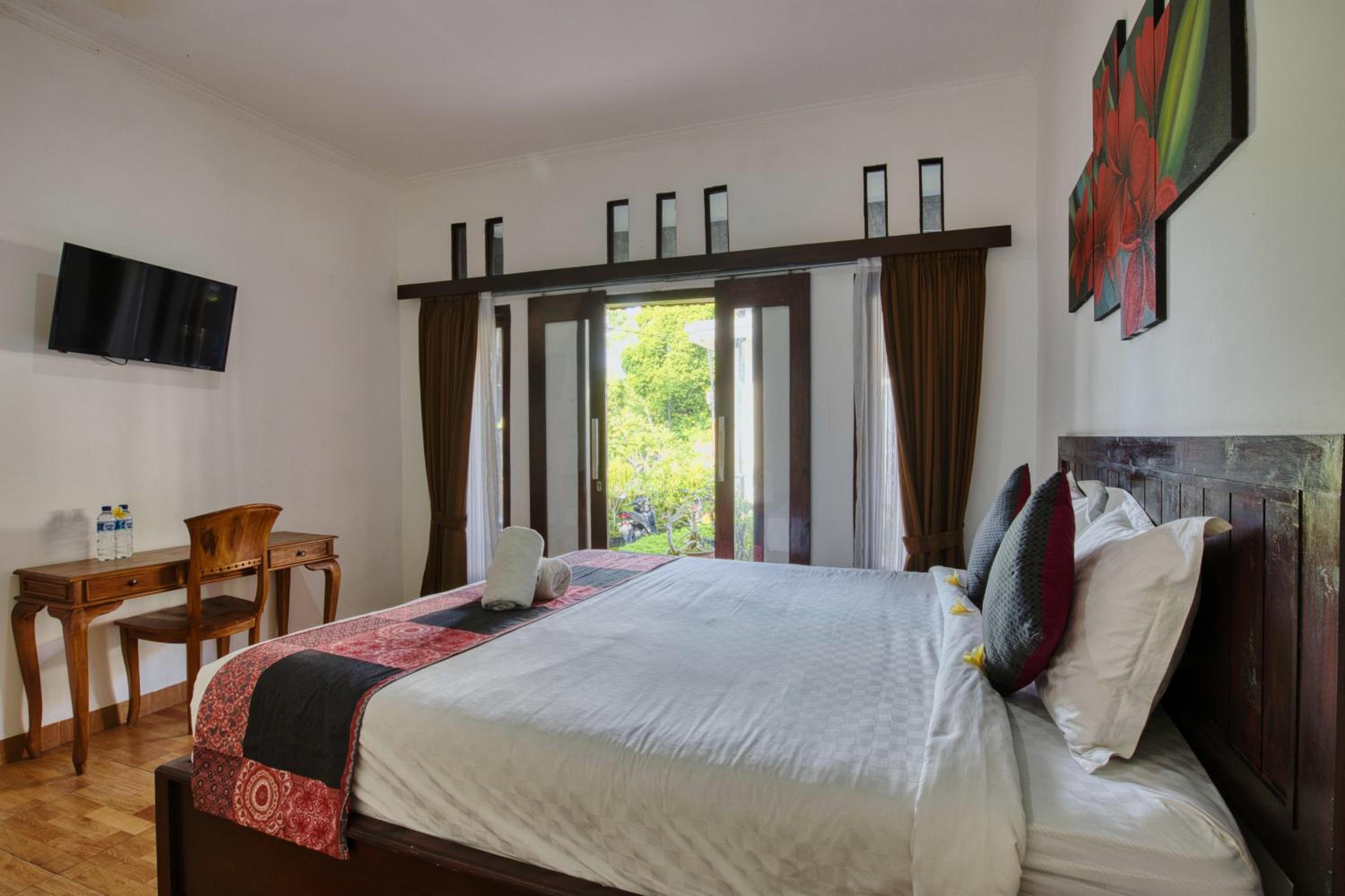 Double Room with Pool View - Photo 17