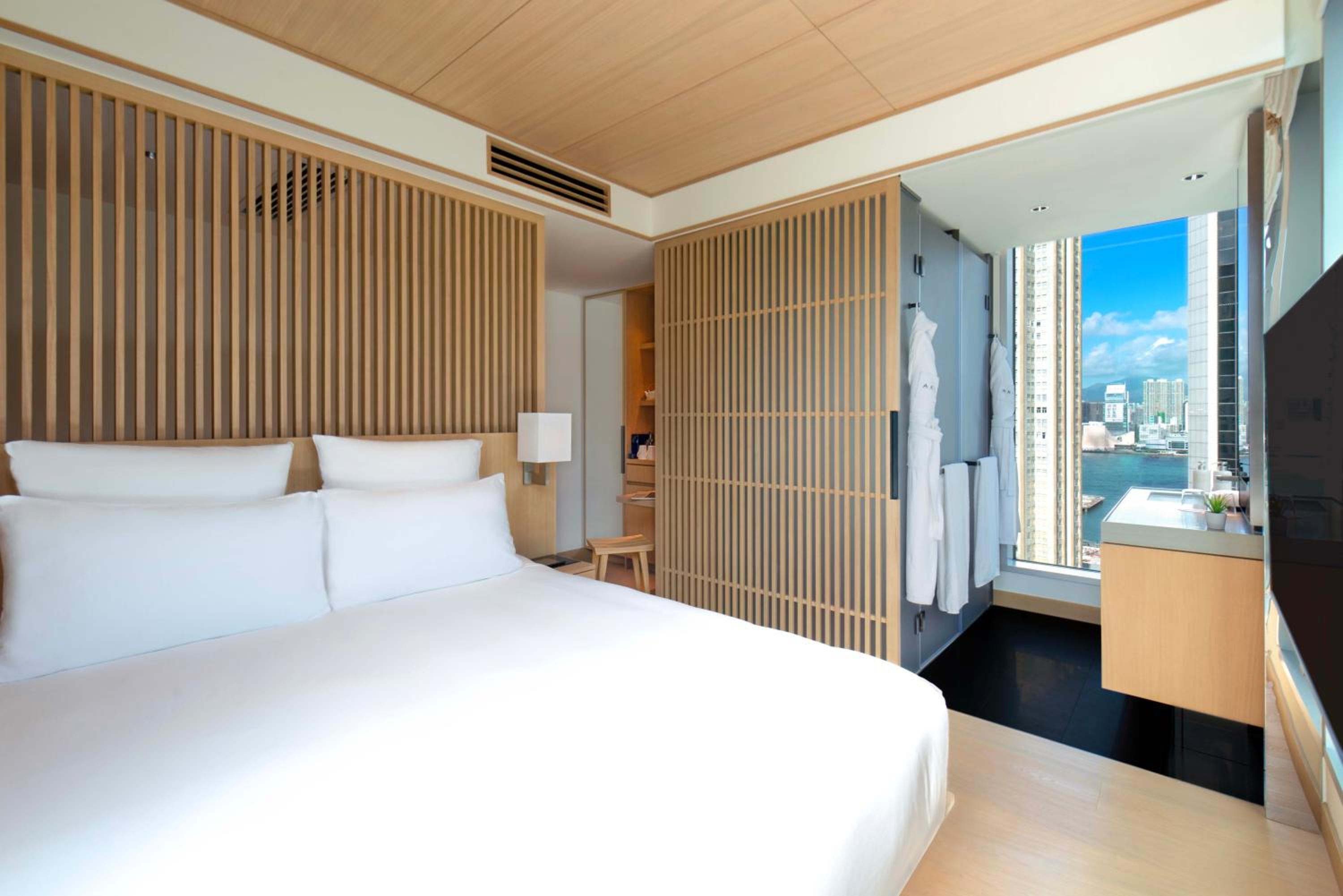 Superior King Room with Harborside photo 2