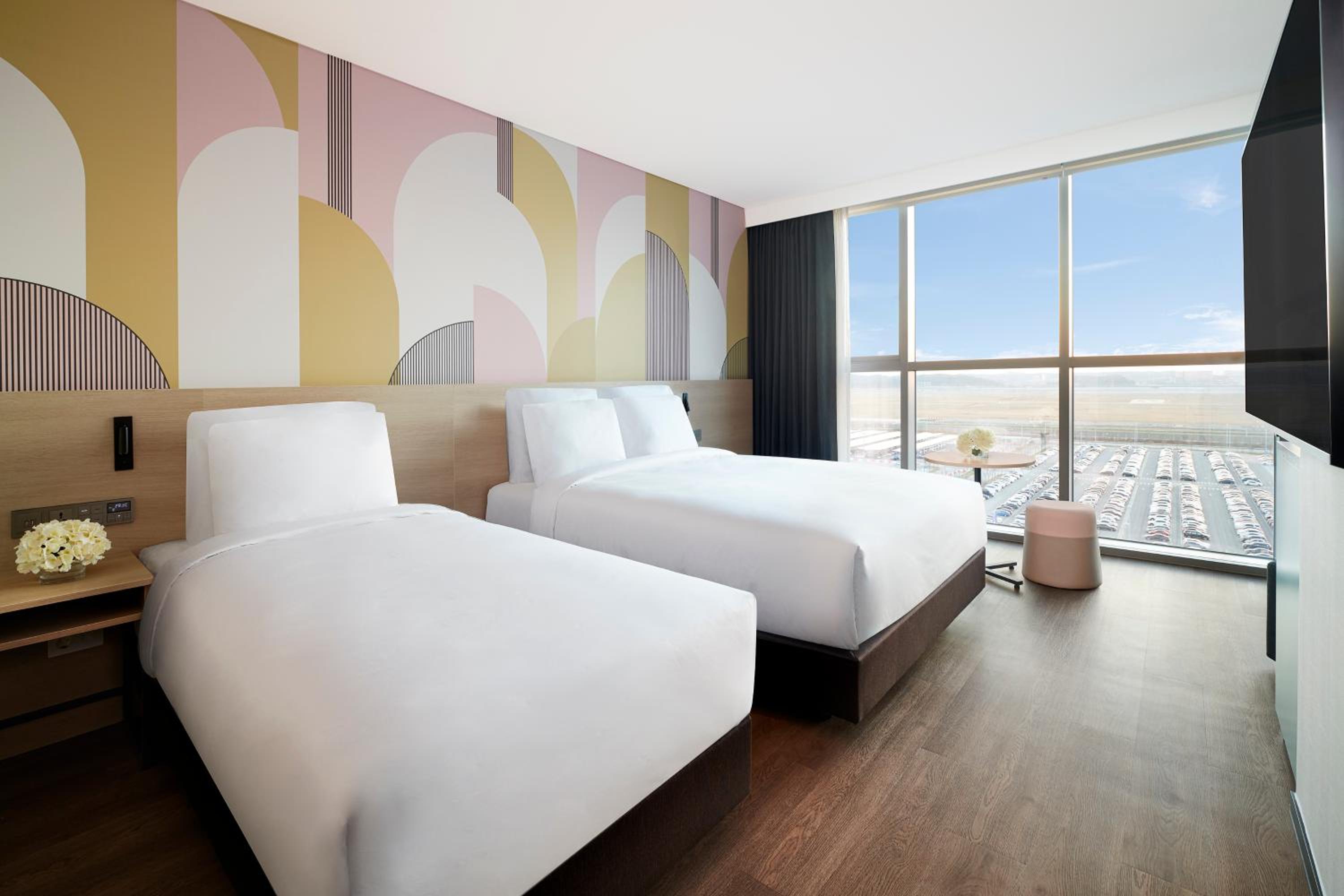 Superior Suite with One Double Bed and One Single Bed - Photo 2