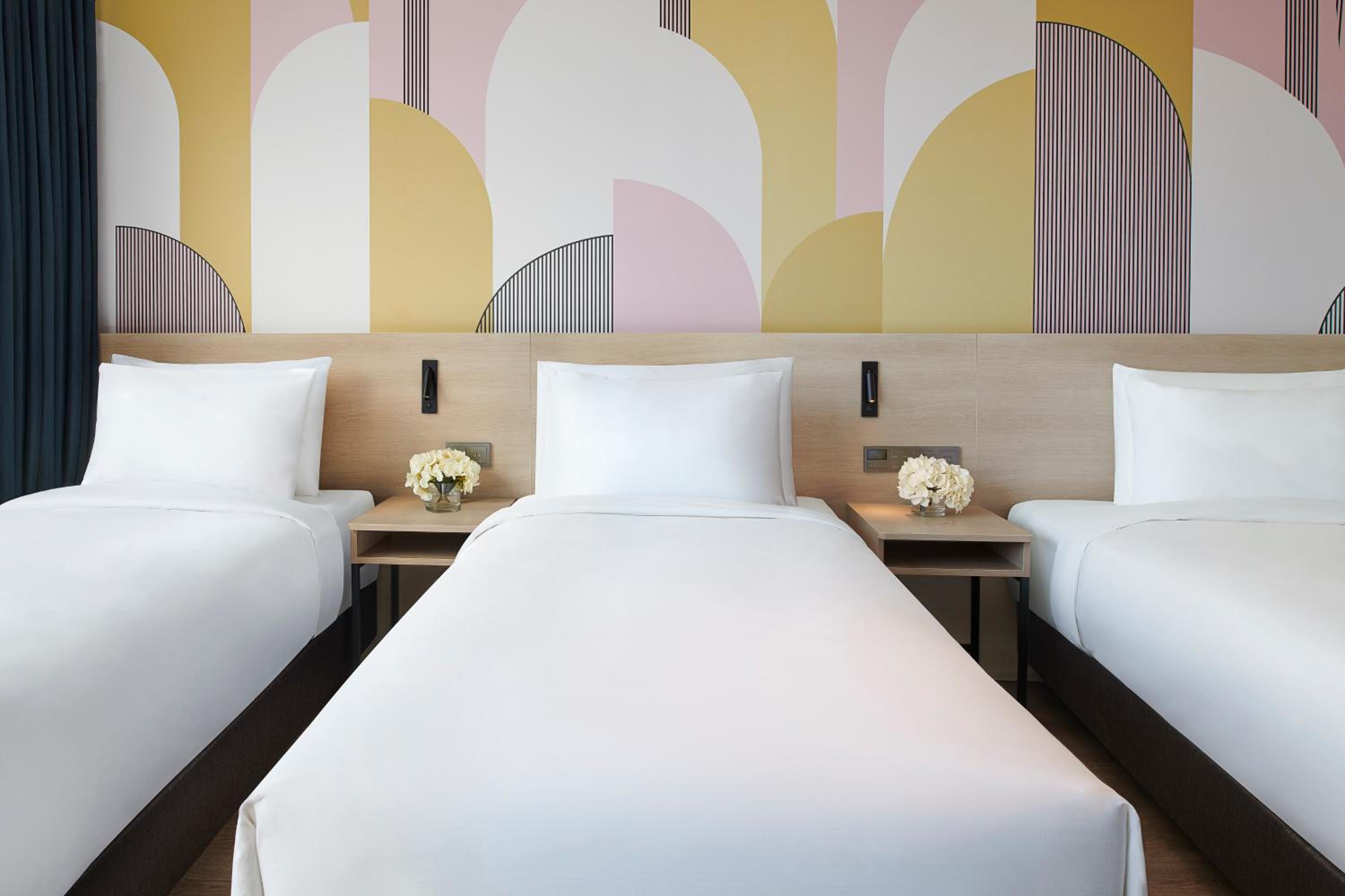 Superior Suite with Three Single Beds - Photo 4