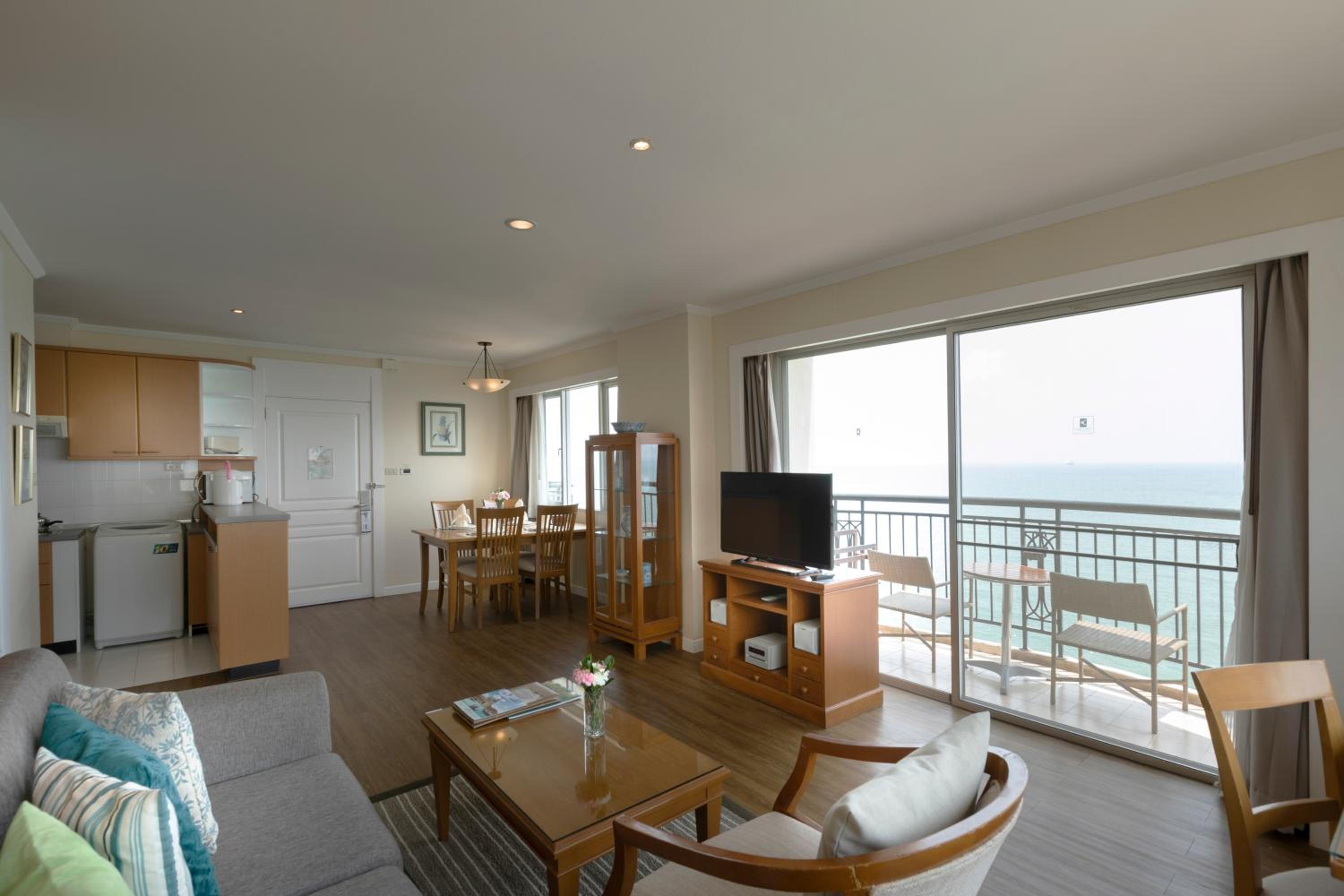 One-Bedroom Apartment - Photo 2
