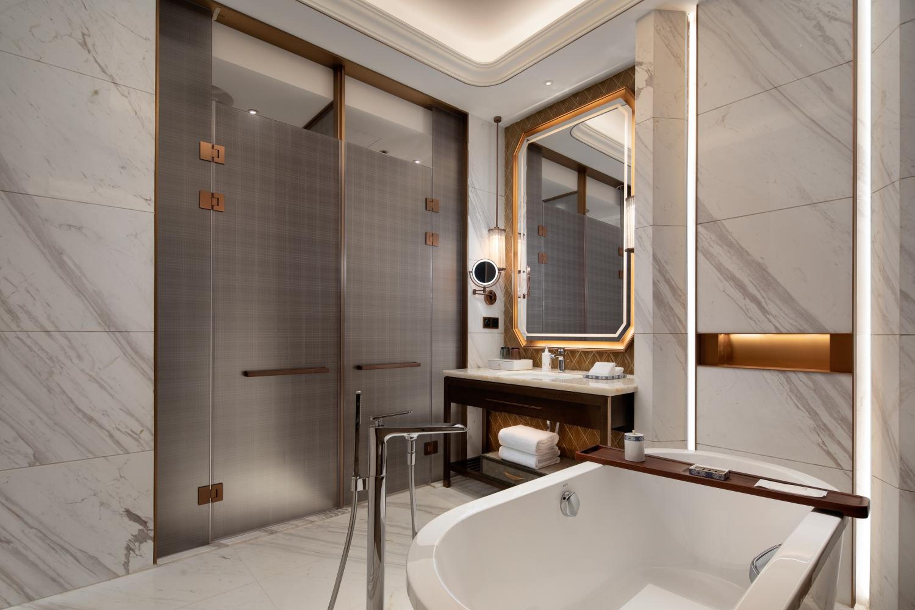 Superior Suite - Photo 3