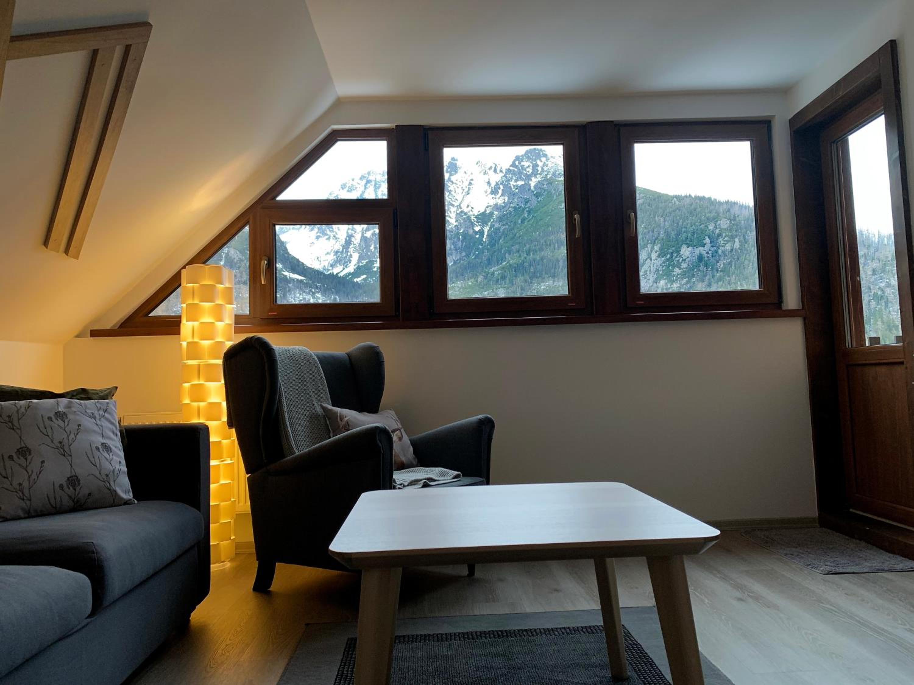 One-Bedroom Suite with Balcony (2 Adults) - Photo 8