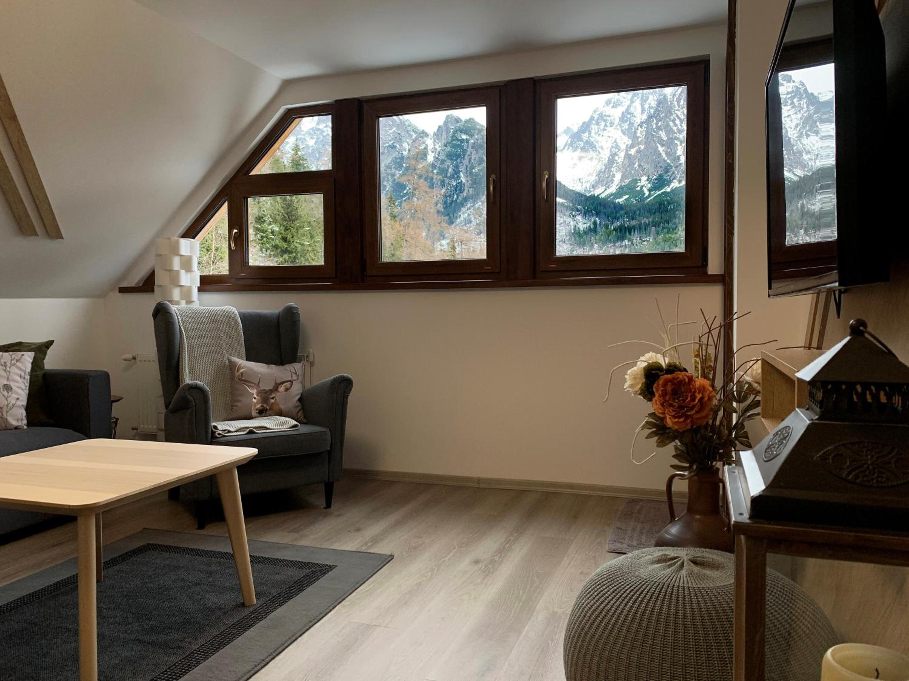 One-Bedroom Suite with Balcony (2 Adults) - Photo 2