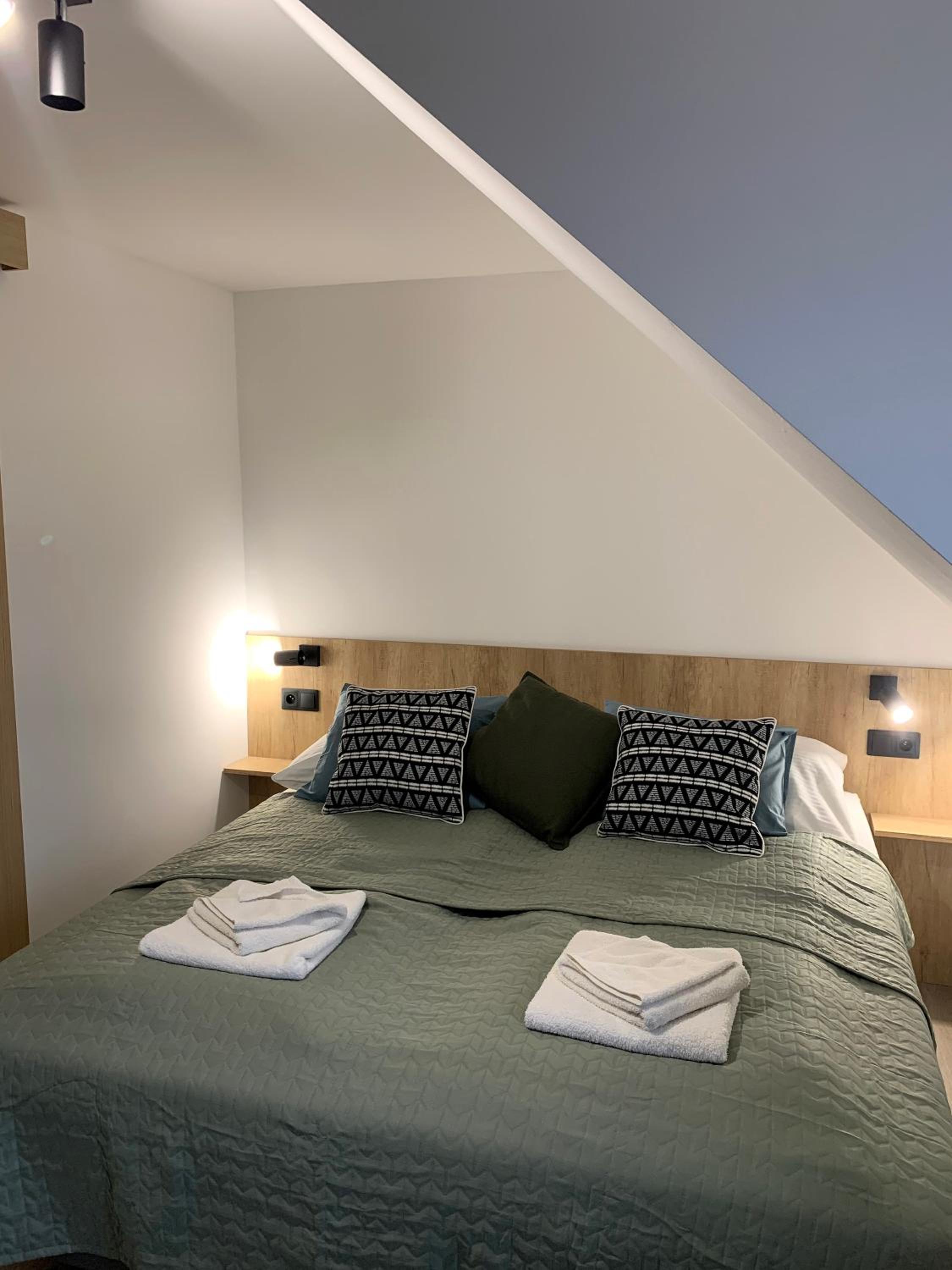 One-Bedroom Suite with Balcony (2 Adults) - Photo 10