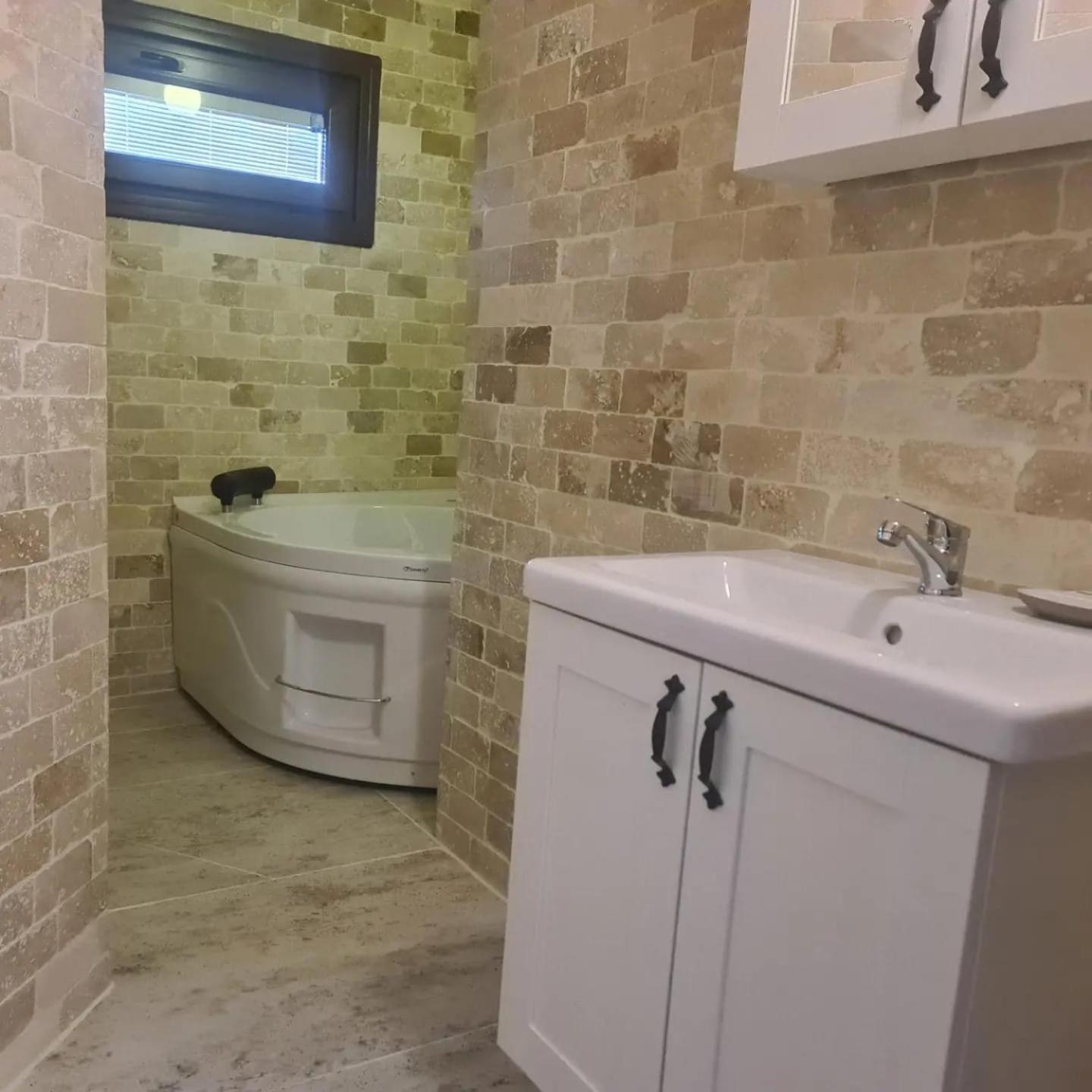 King Room with Lake View - Photo 6