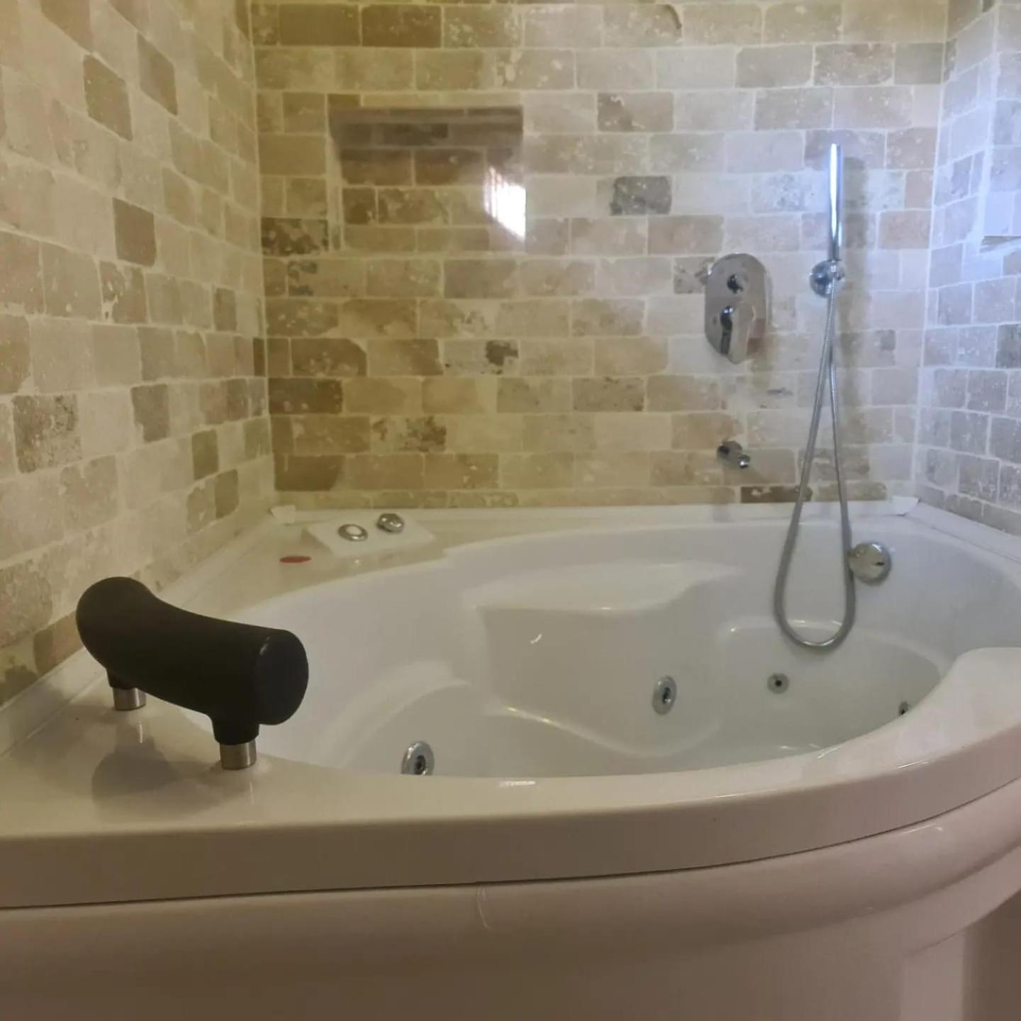 King Room with Lake View - Photo 7