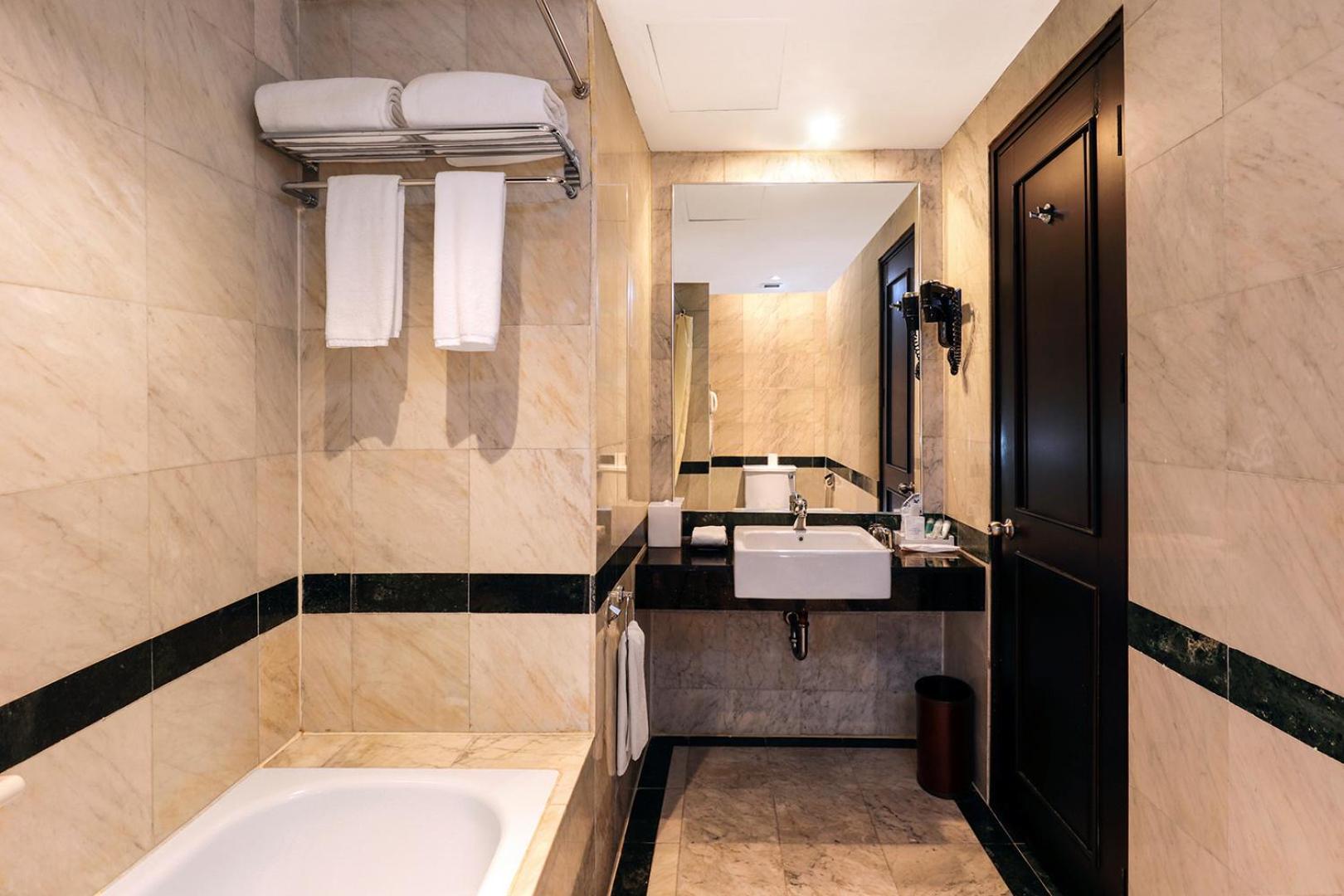 Premier King Room - Photo 4