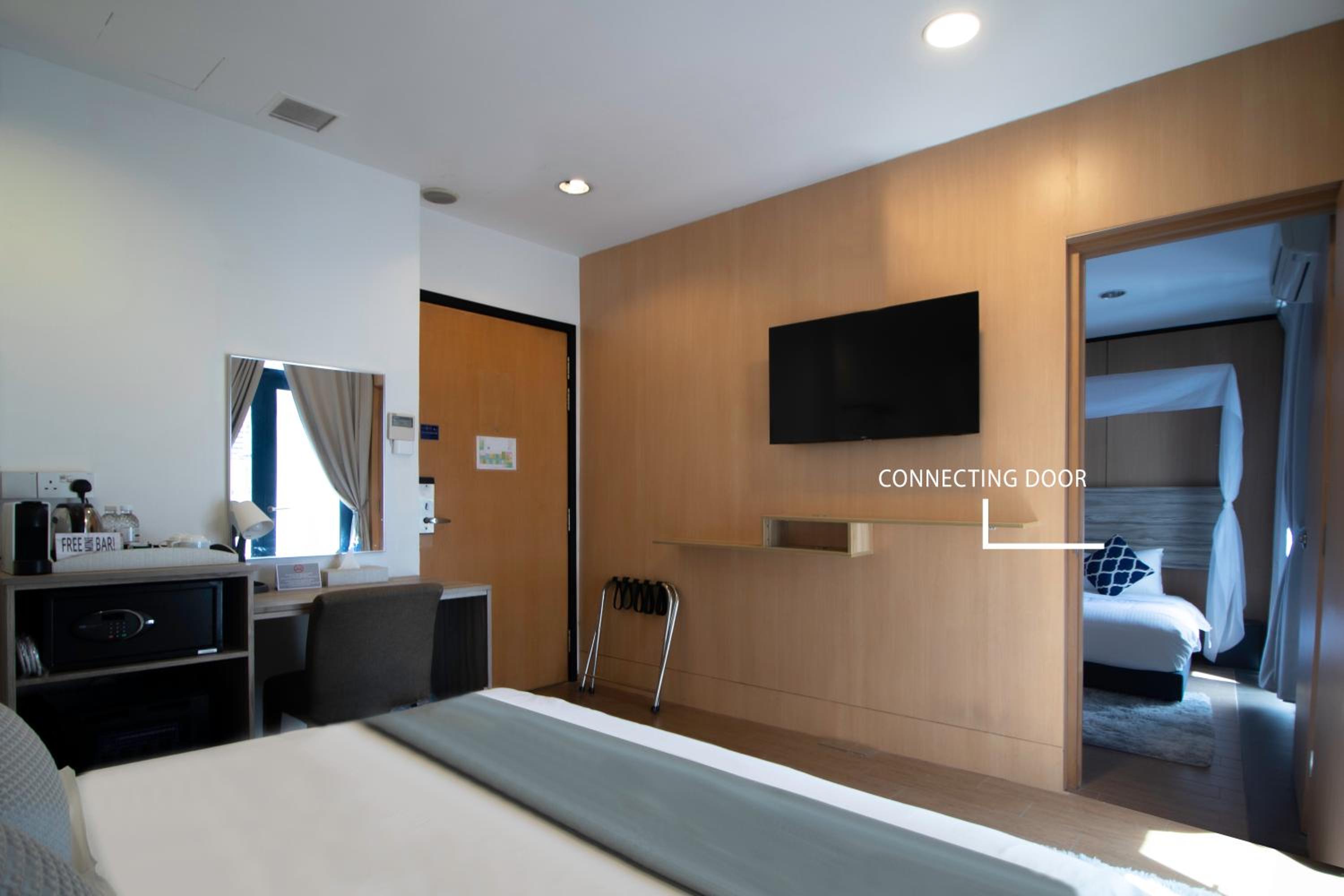 Connecting Room with Balconies photo 3