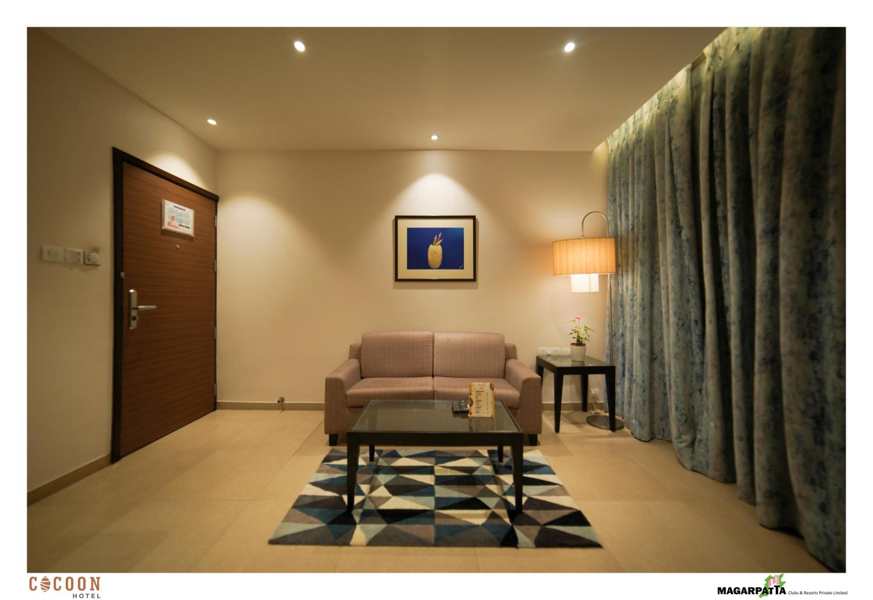Silk Suite with Balcony - Photo 2