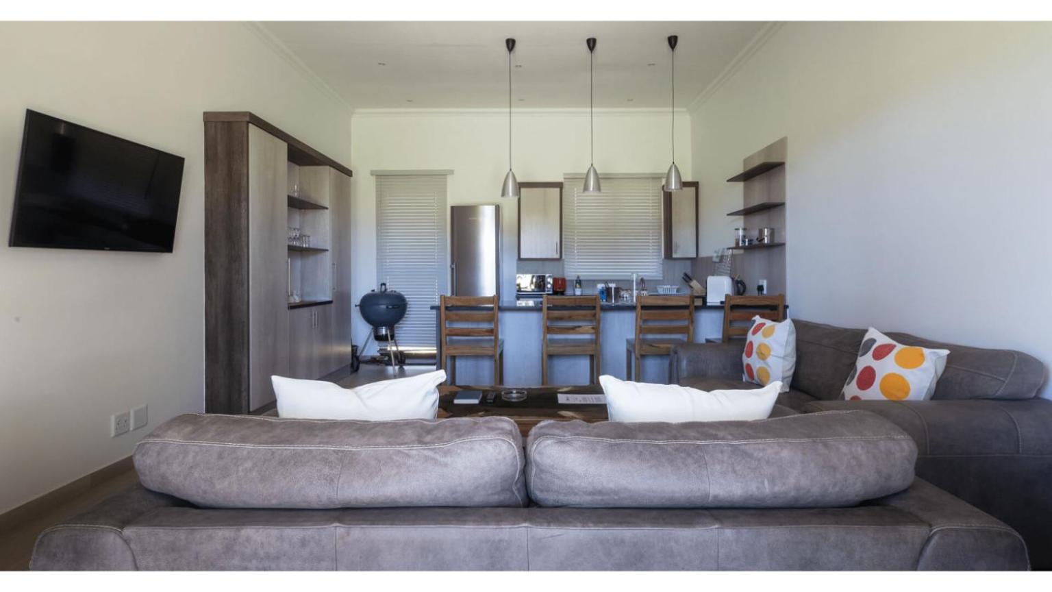 Deluxe Family Room photo 3