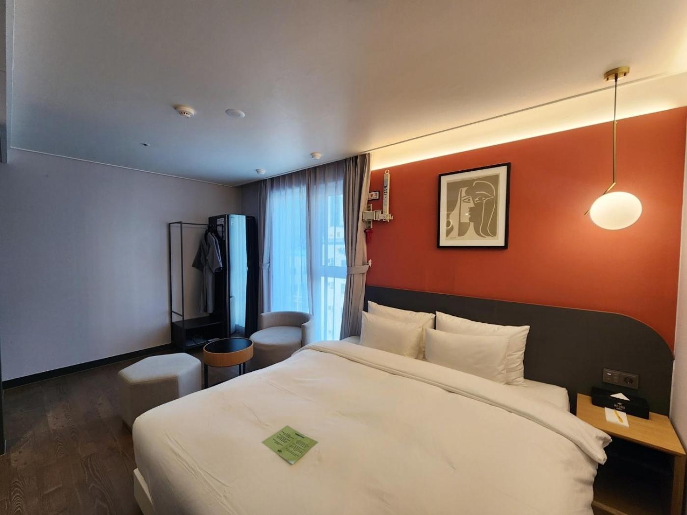 Deluxe Double Room with Free access to Rooftop pool - Photo 14