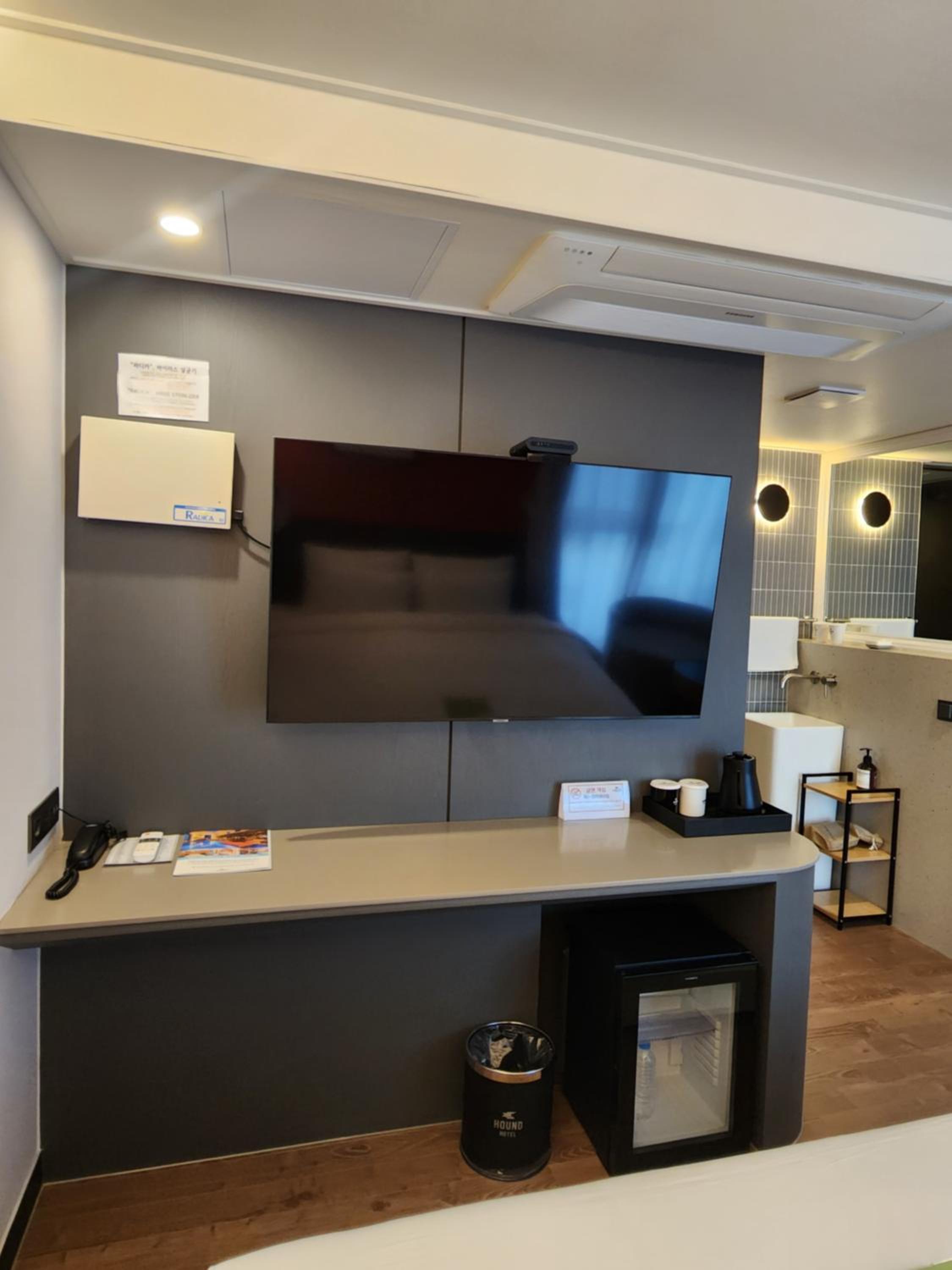 Deluxe Double Room with Free access to Rooftop pool - Photo 16