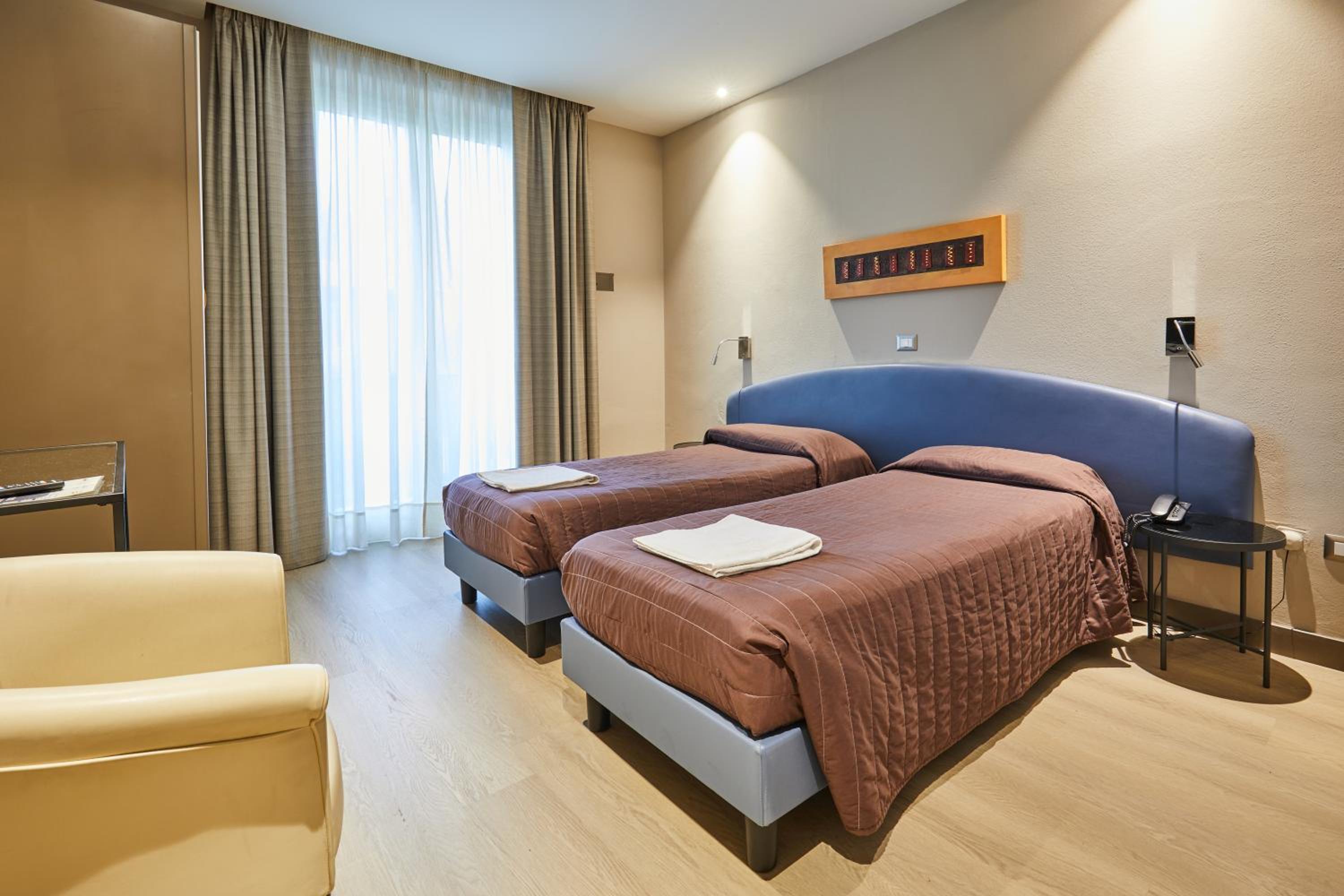 Deluxe Double or Twin Room - Photo 4