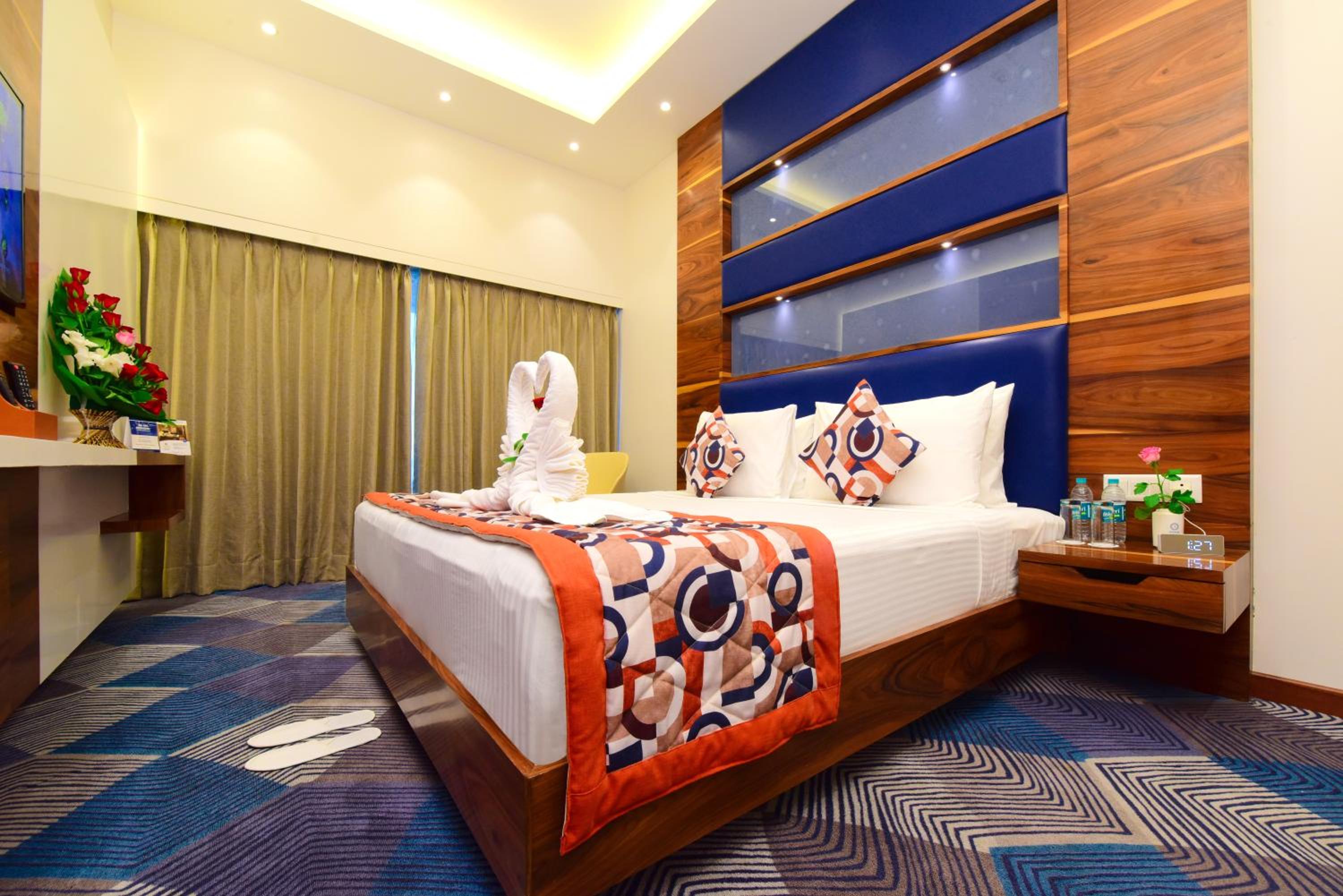 Executive King Suite with City View - Non-Smoking - Photo 1