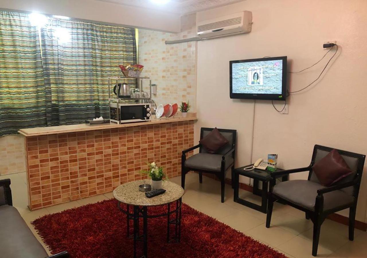 Deluxe Studio